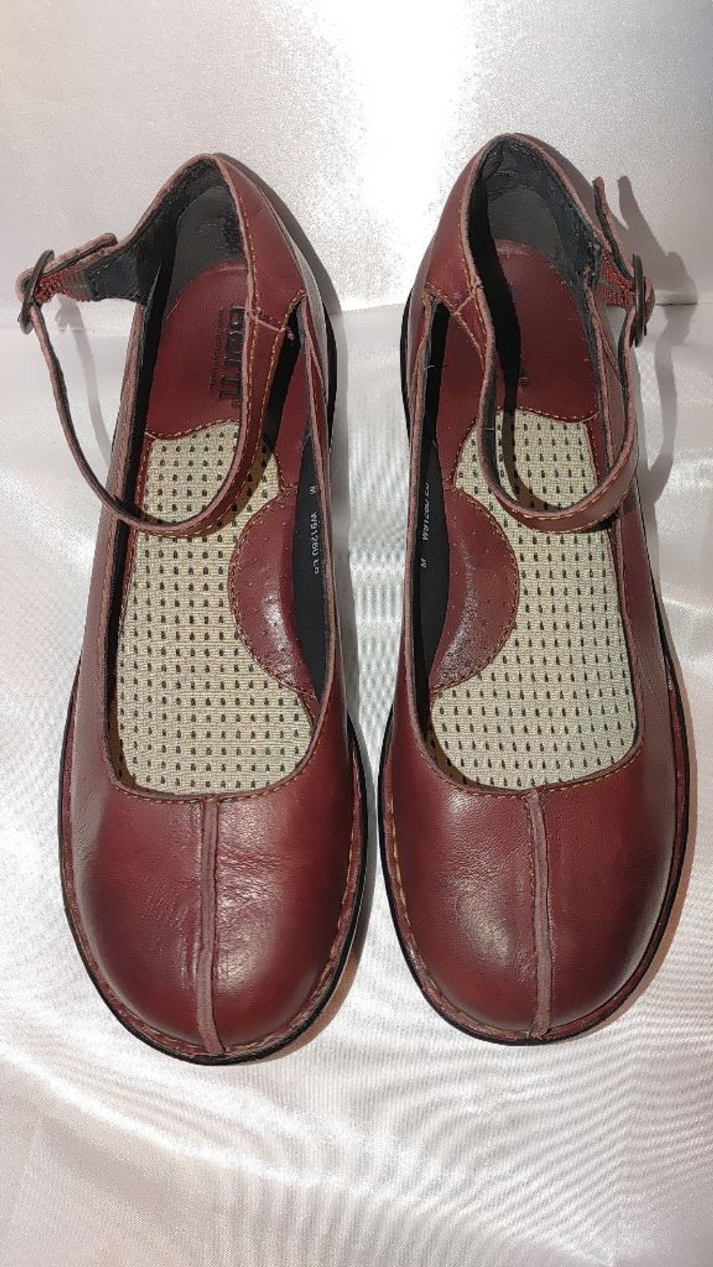 Born Born Burgundy Leather Mary Jane Size 7.5 NWOT Size US 7.5 / IT 37.5 - 5 Thumbnail