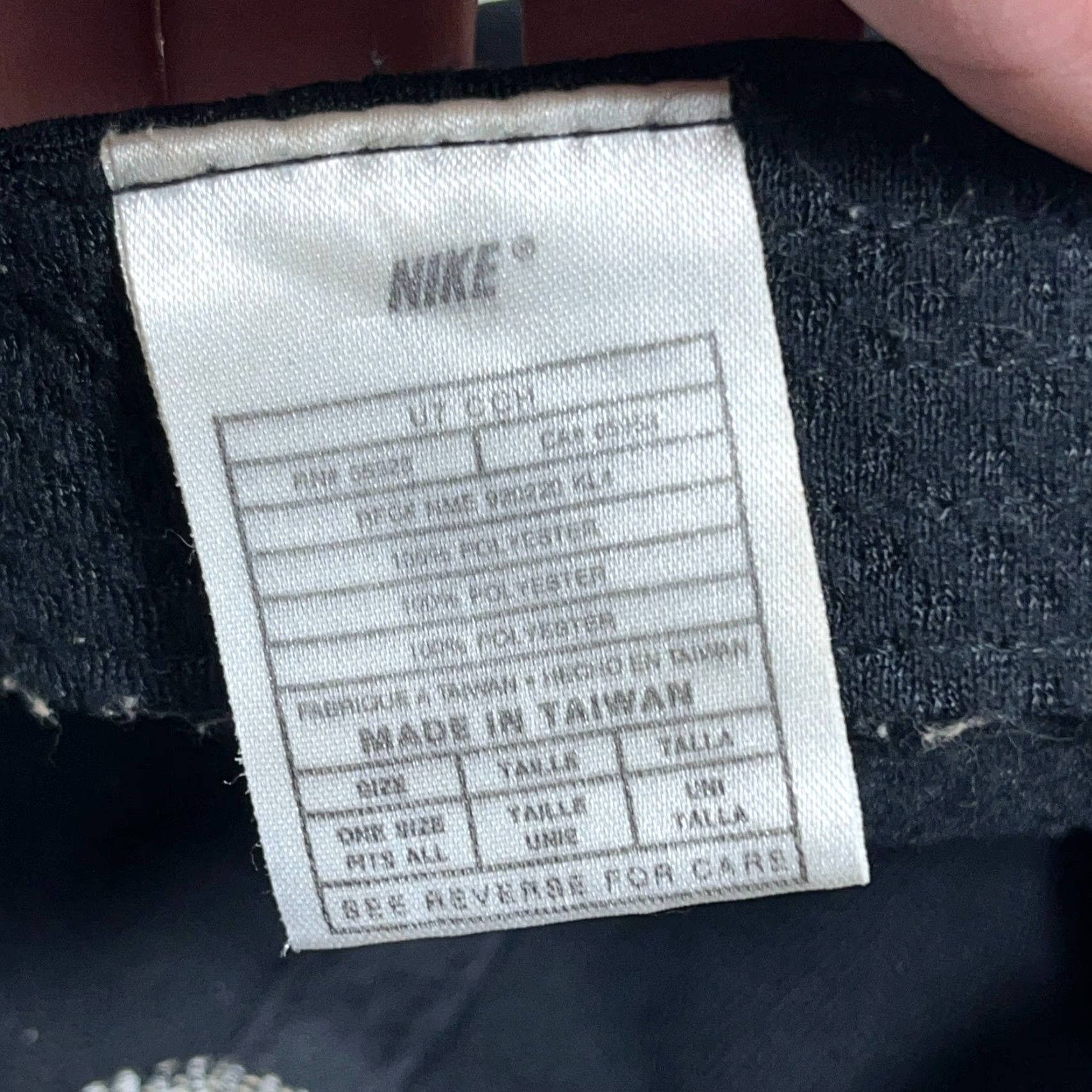 Nike VINTAGE Nike Hat Cap Strap Back Black Center Swoosh Basketball Dad Damaged Size ONE SIZE - 3 Thumbnail