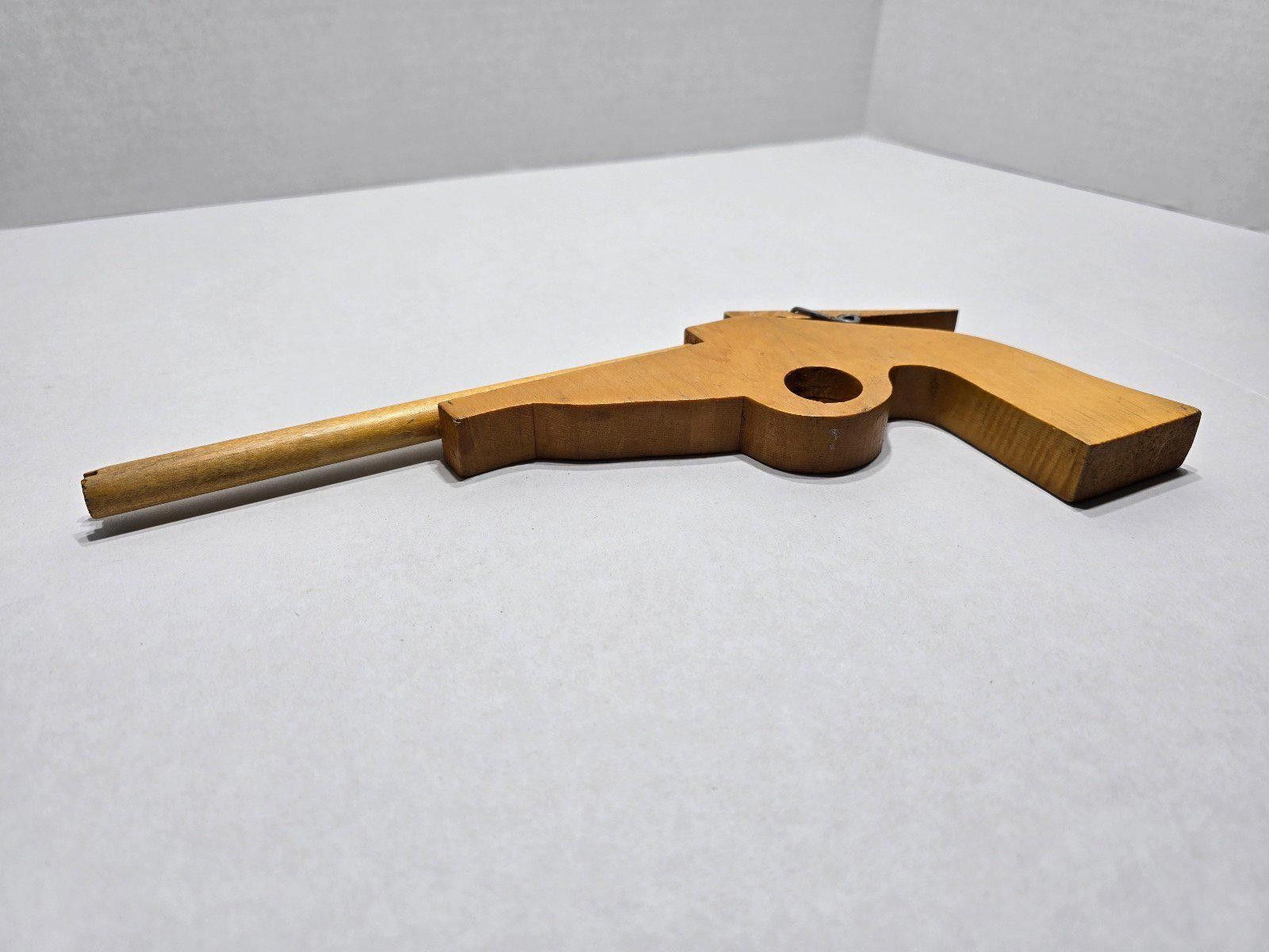 Handmade Vintage 1950s: Handmade Wooden: Clothes Pin Rubber Band Gun Size ONE SIZE - 2 Thumbnail