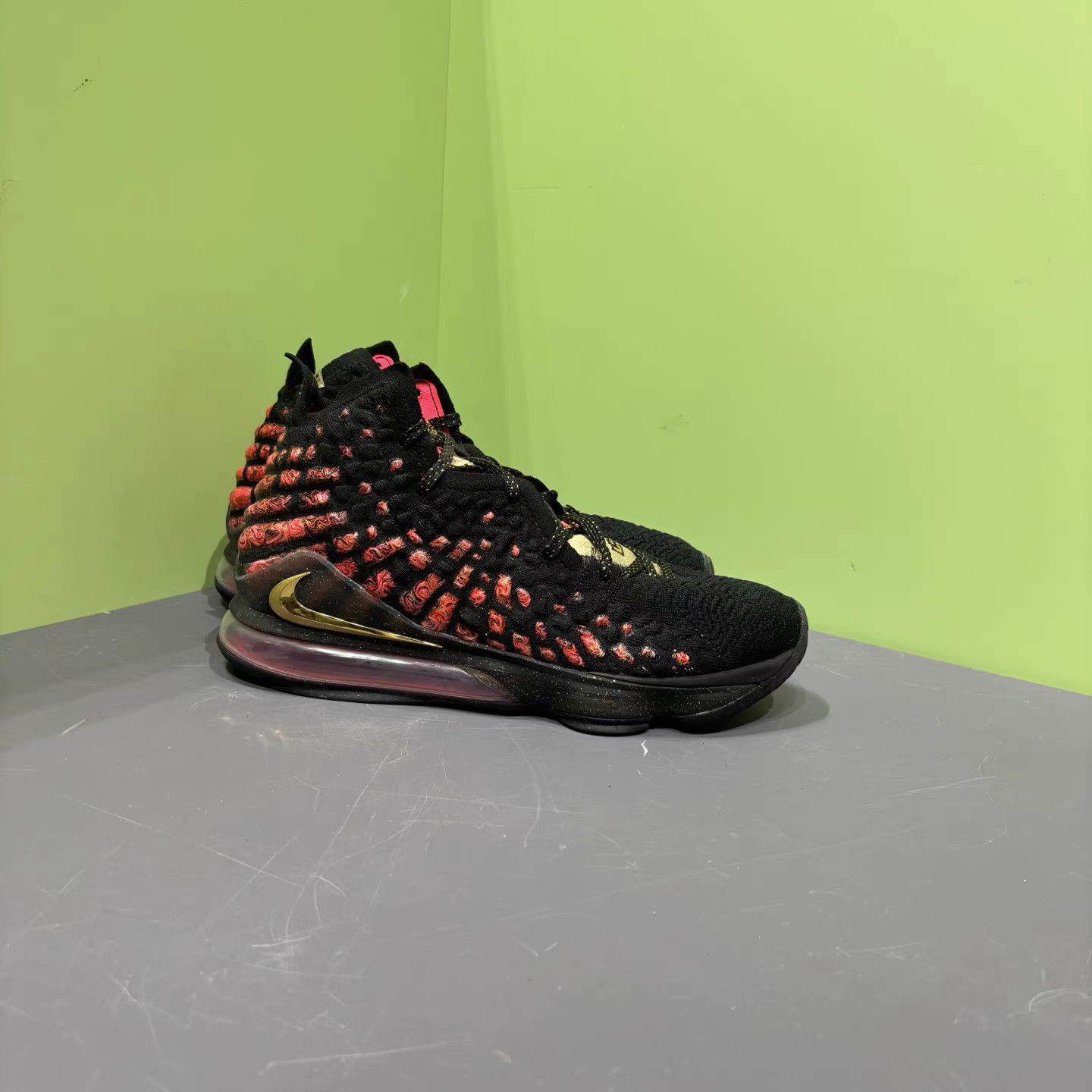 Nike Nike LBJ17 Basketball Shoes K15 Size US 11.5 / EU 44-45 - 3 Thumbnail