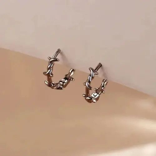 Vintage Gothic Silver Thorns Hoops Earring (1 pair) Size ONE SIZE - 3 Thumbnail