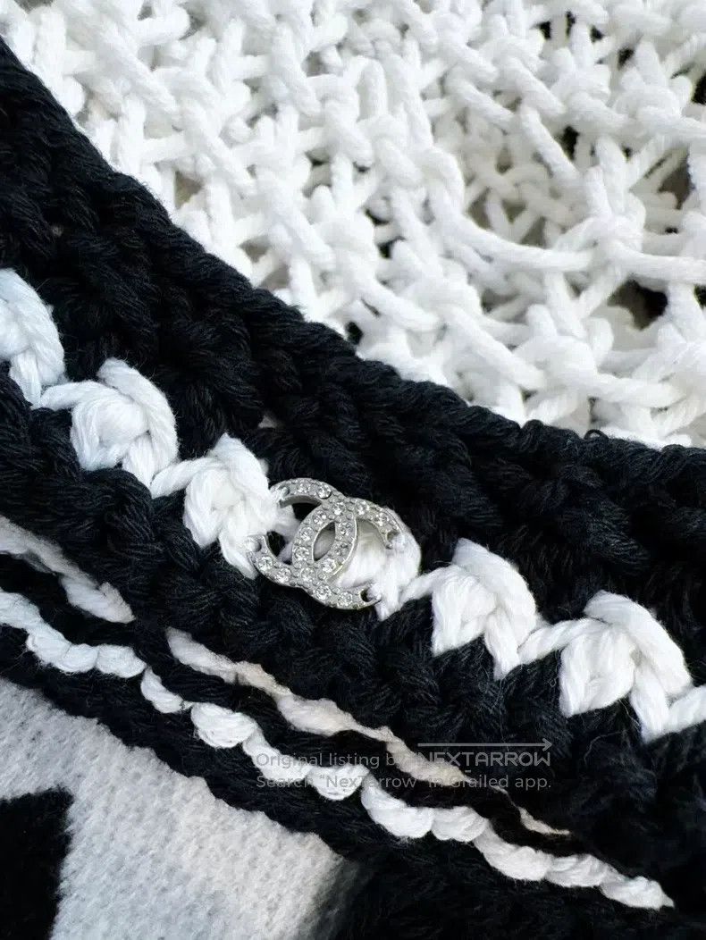 Chanel Chanel 22C black and white hollow crochet flower peace pig Size XXS / US 00 / IT 34 - 5 Thumbnail