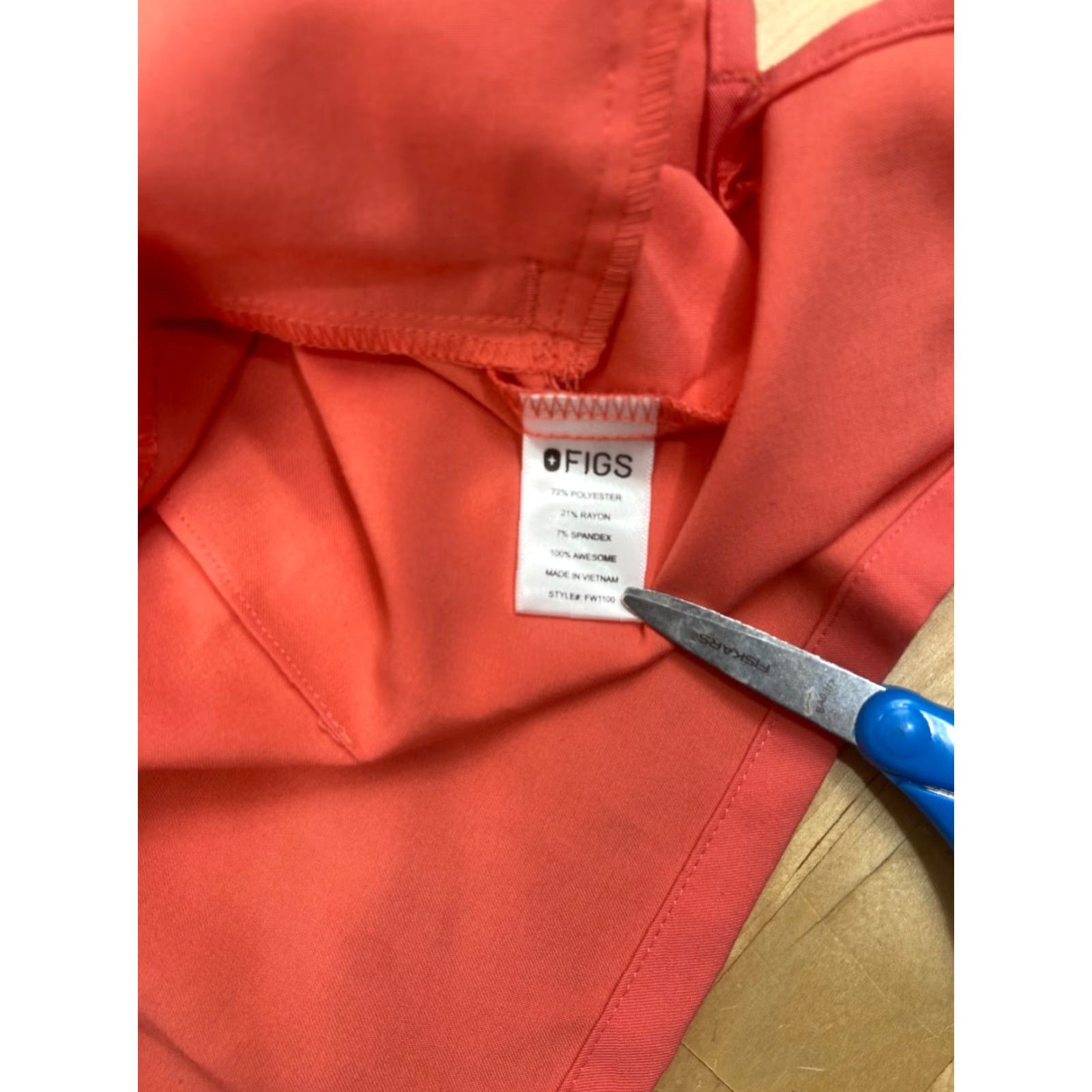 Vintage FIGS Casma 3 Pocket Scrub Top Womens XS Orange Work Medical Hospital Size XS / US 0-2 / IT 36-38 - 6 Thumbnail