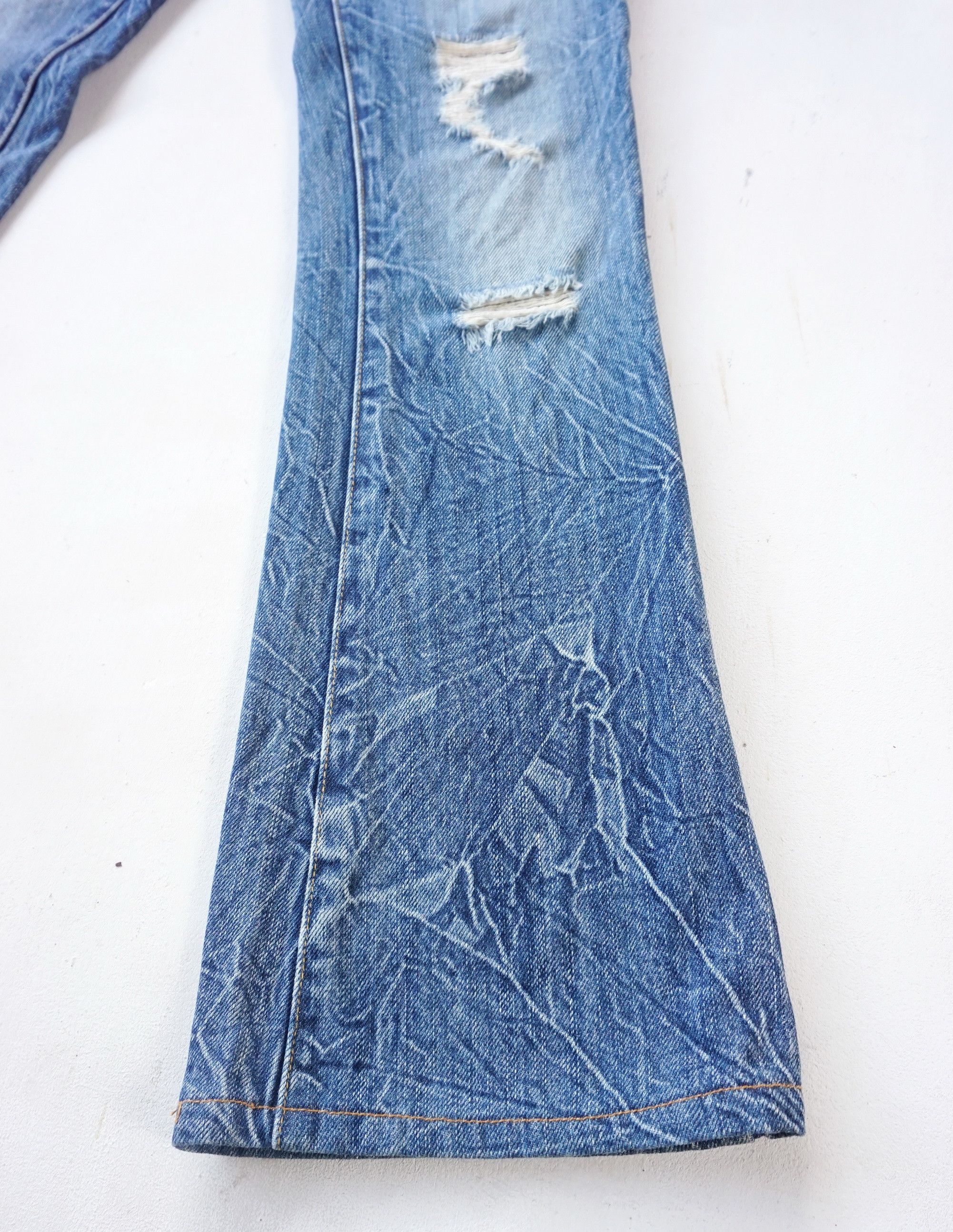 Japanese Brand INGNI Low Rise Ripped Flare Jeans Size 26" / US 2 / IT 38 - 6 Thumbnail