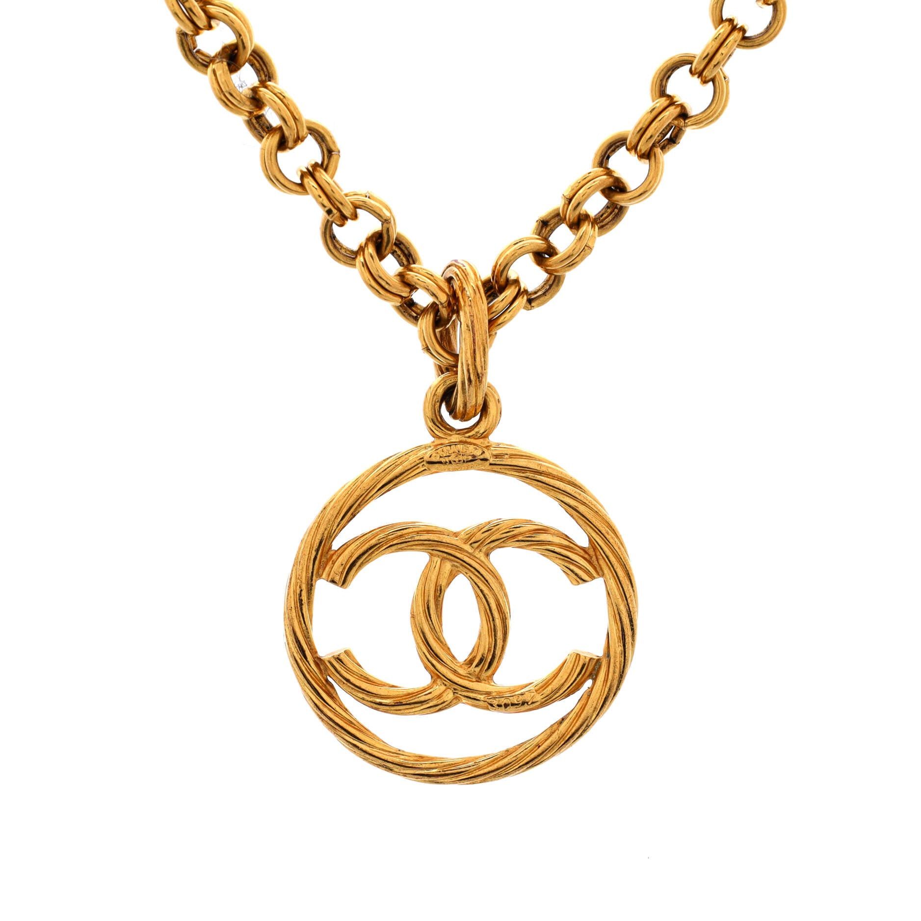 Chanel Vintage CC Round Pendant Long Necklace Size ONE SIZE - 1 Thumbnail