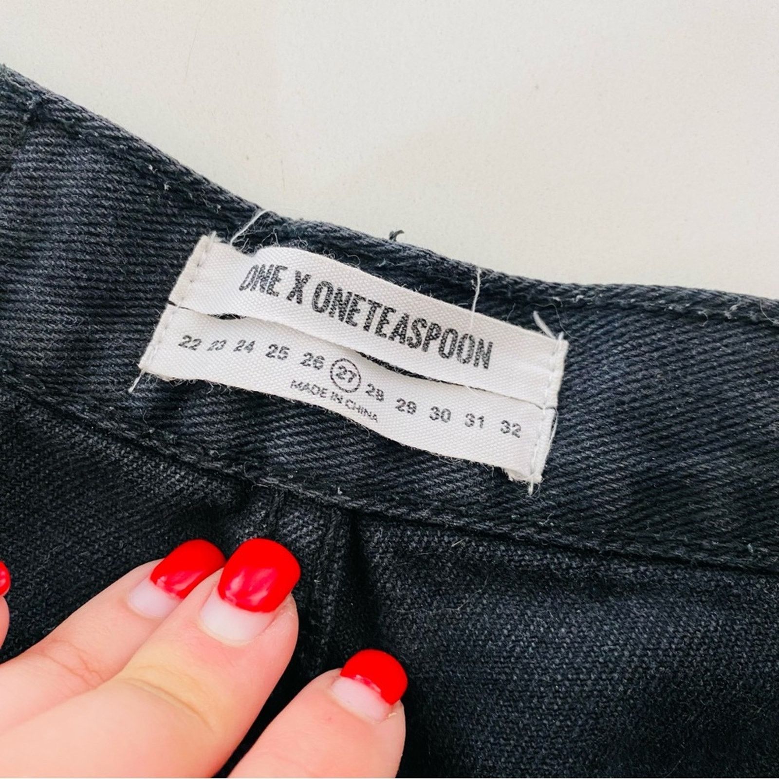 One Teaspoon ONE TEASPOON Mid Rise Bandits Black Wash Denim Cutoffs Short Size 27" / US 4 / IT 40 - 2 Thumbnail