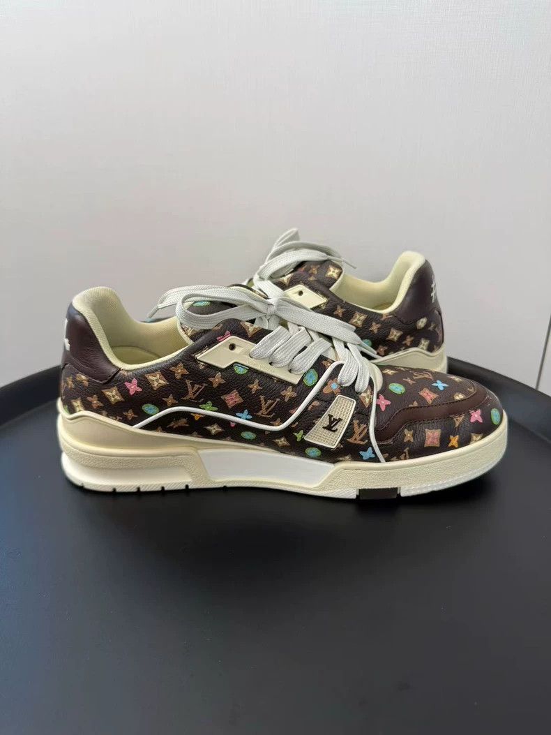 Louis Vuitton Louis Vuitton Tyler co-branded brown chocolate tri-color p Size US 9.5 / EU 42-43 - 2 Thumbnail