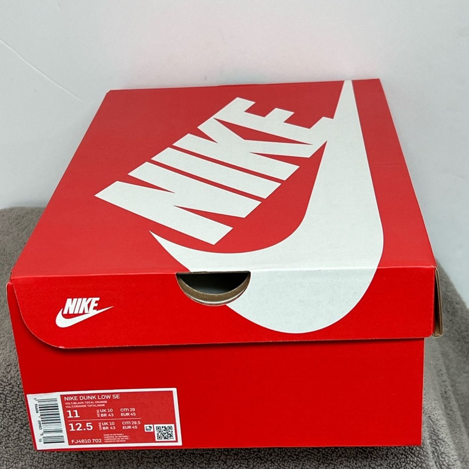 Nike Nike Dunk Low SE Splash Volt Glow in Dark Mens 11 NEW IN BOX Size US 11 / EU 44 - 9 Thumbnail