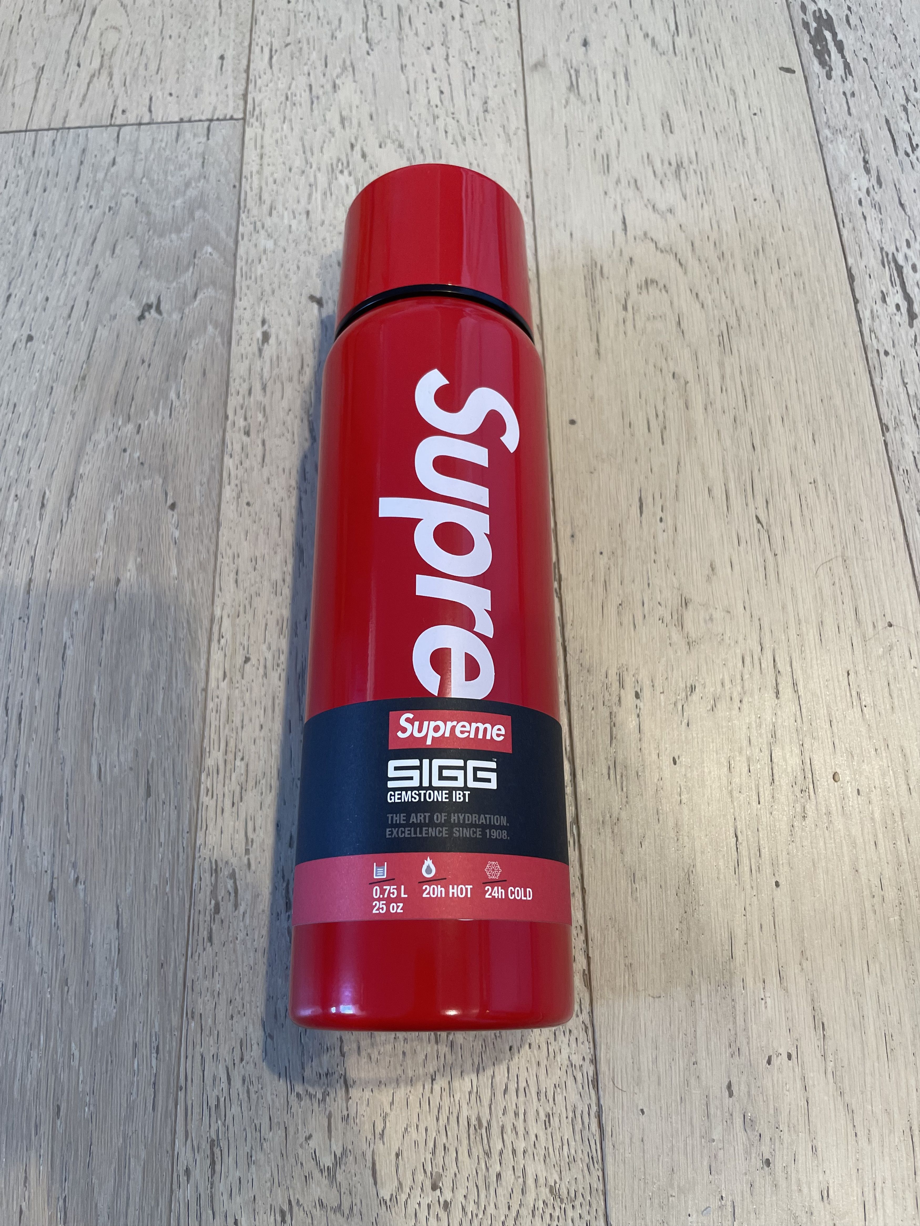 Supreme Supreme SIGG vacuum insulated bottle | Grailed