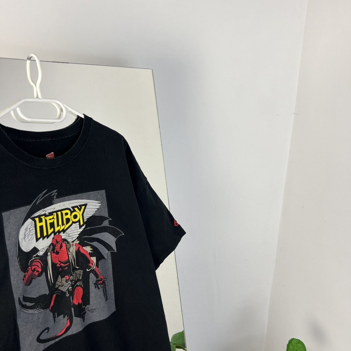 Band Tees Vintage Y2K Hellboy Boxy Logo Oversized Movie T-Shirt Size US XXL / EU 58 / 5 - 2 Thumbnail