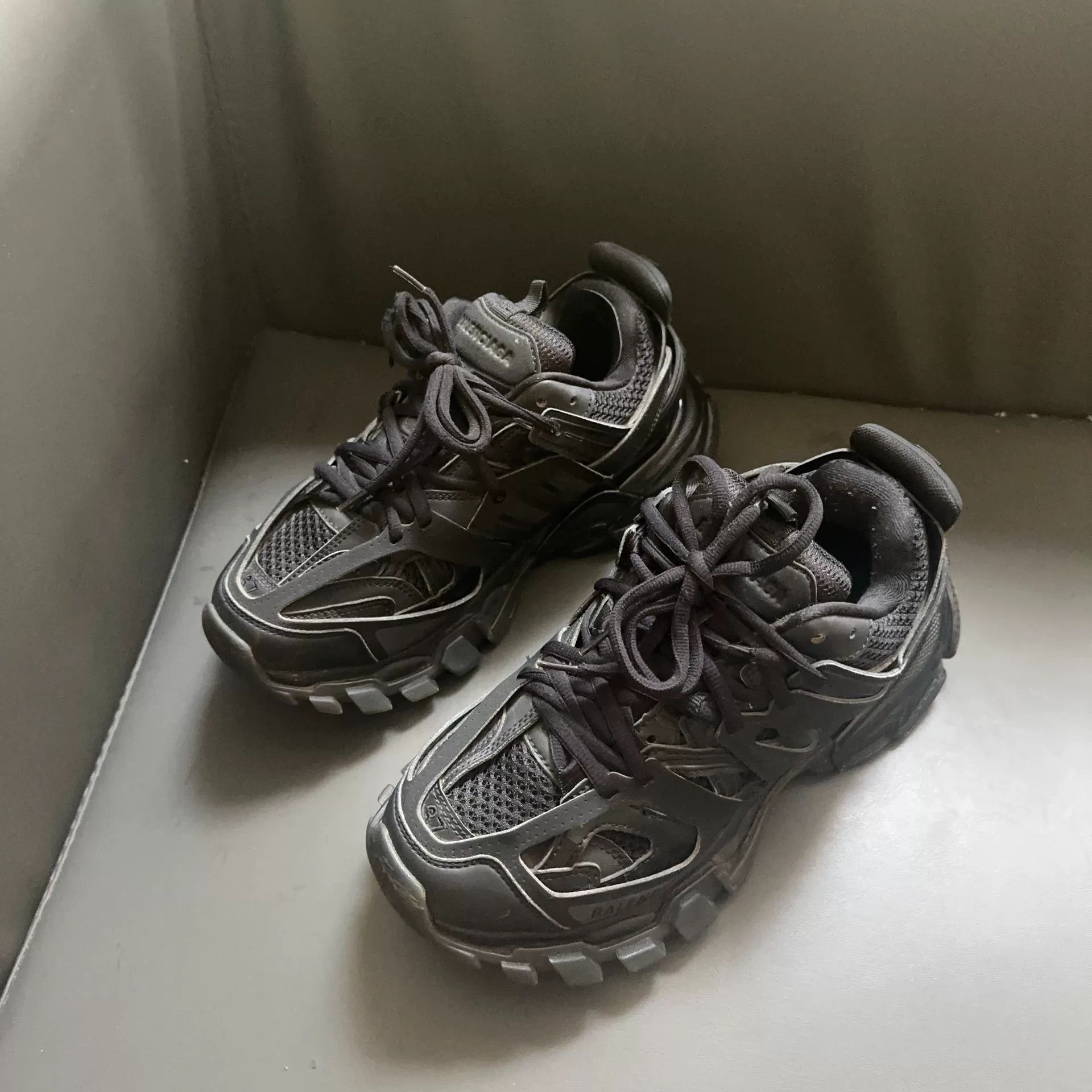 Balenciaga Balenciaga Black Lowtop Sneakers 37 Women Size US 6.5 / IT 36.5 - 1 Thumbnail