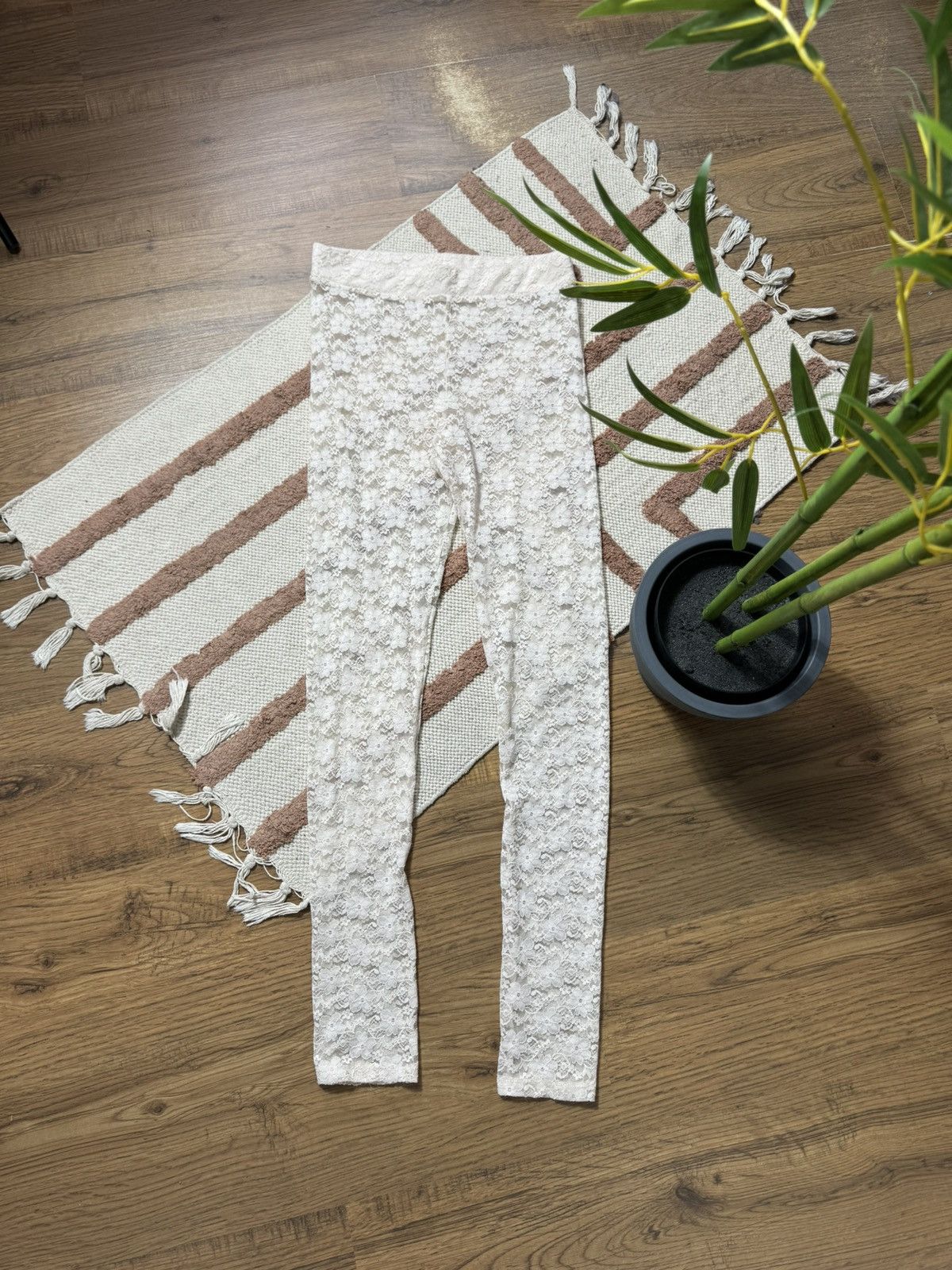 Vintage GUIPURE LACE MESH LEGGINGS Size 28" / US 6 / IT 42 - 1 Thumbnail