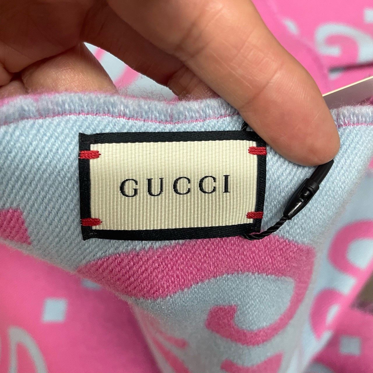 Gucci Gucci Pink big logo scarf 2501-Nextarrow Size ONE SIZE - 3 Thumbnail