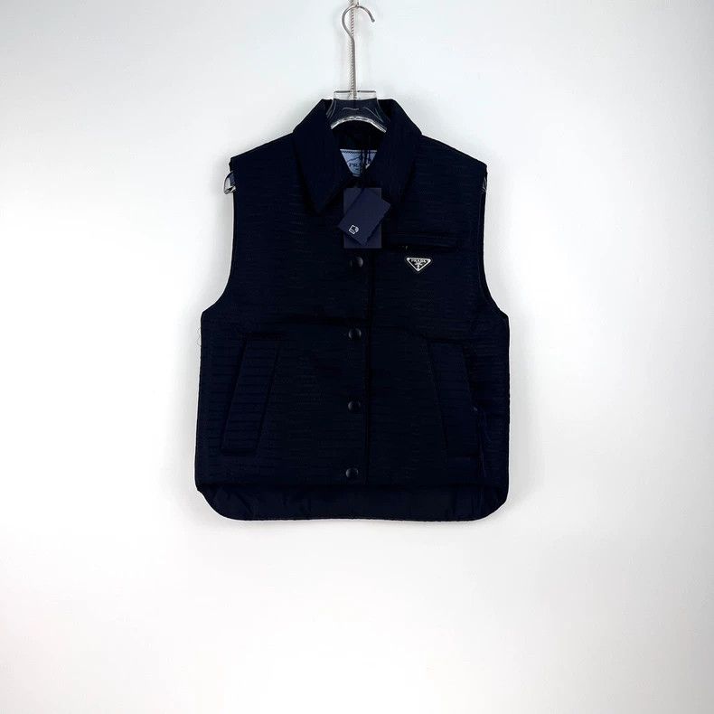Prada Prada Size 36 Black full logo metal triangle thick vest 2 Size US XS / EU 42 / 0 - 3 Thumbnail