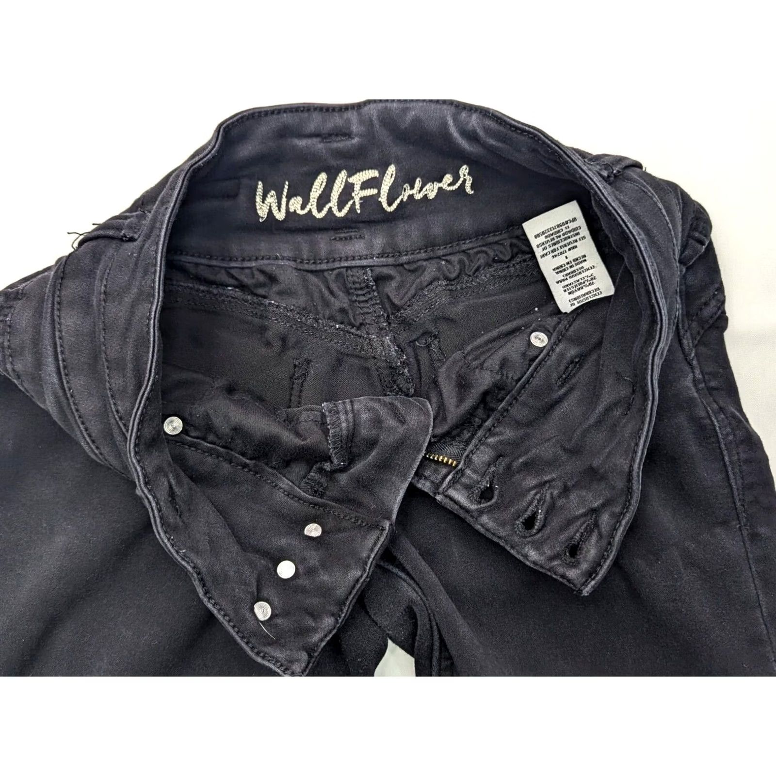 Vintage Wallflower Jeans Jegging Woman 1 Black Dark Wash 23x28 Denim 5-Pocket Classic Stretch Jeans Size 25" / US 0 / IT 36 - 7 Thumbnail
