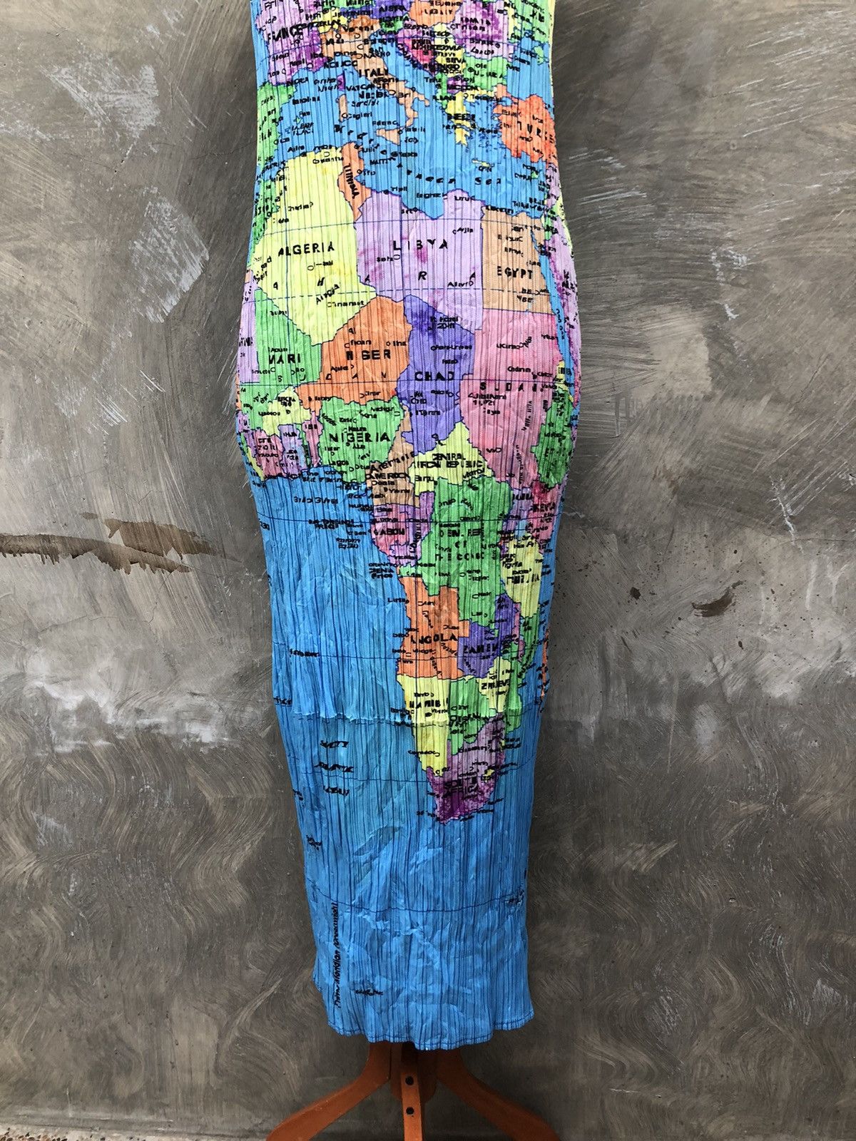 Homme Plisse Issey Miyake × Issey Miyake × Pleats Please Issey Miyake RARE‼️ 90’s Issey Miyake Pleats Please “World Map” Size S / US 4 / IT 40 - 8 Thumbnail