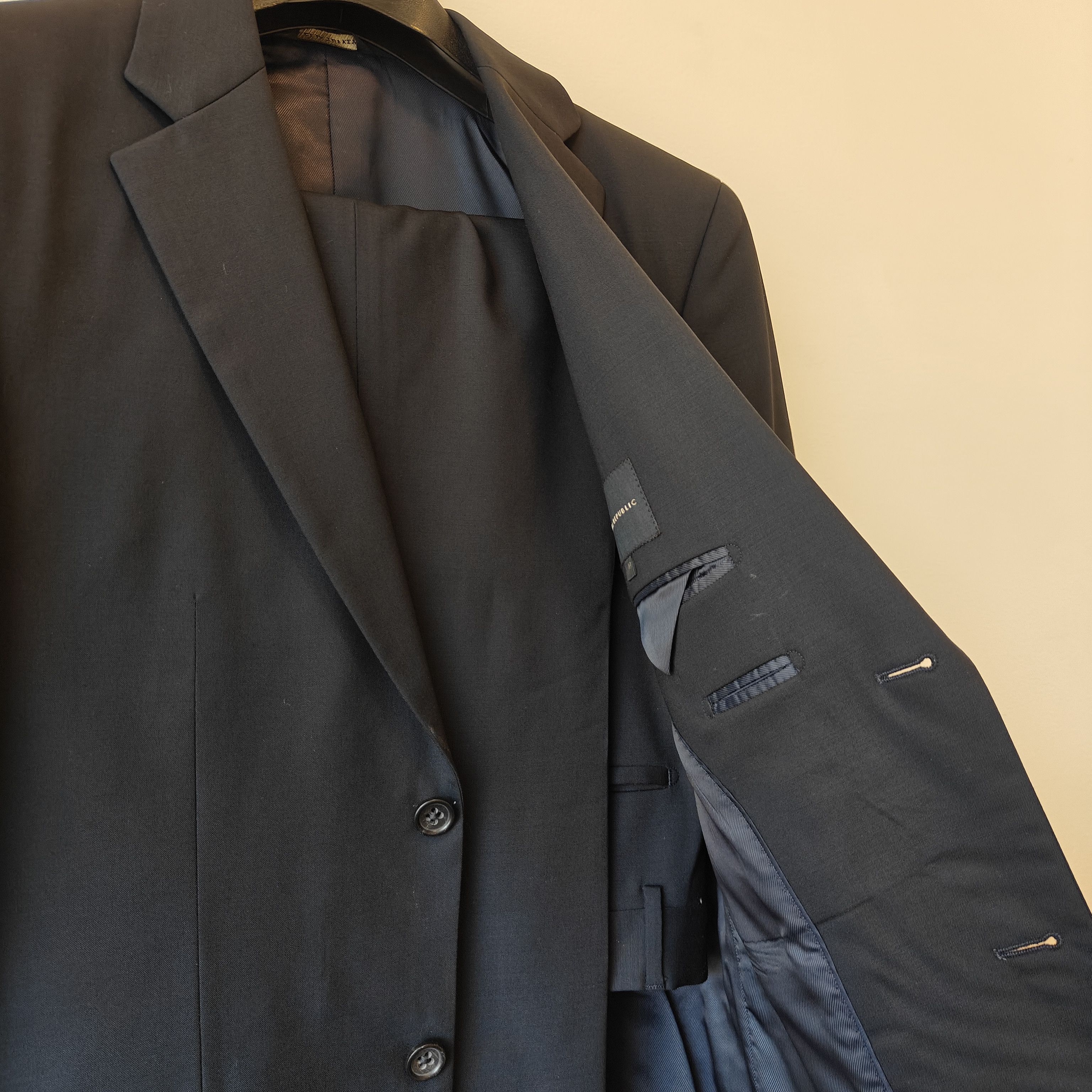 Banana Republic 2000s wool navy suit full set $800 Size 38R - 7 Thumbnail