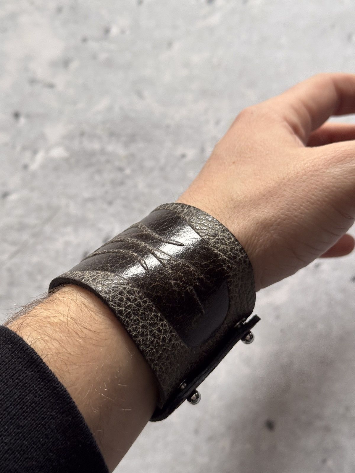 Leather × Vintage ⚠️🔥Vintage custom leather bracelet moto style classic flame Size ONE SIZE - 6 Thumbnail