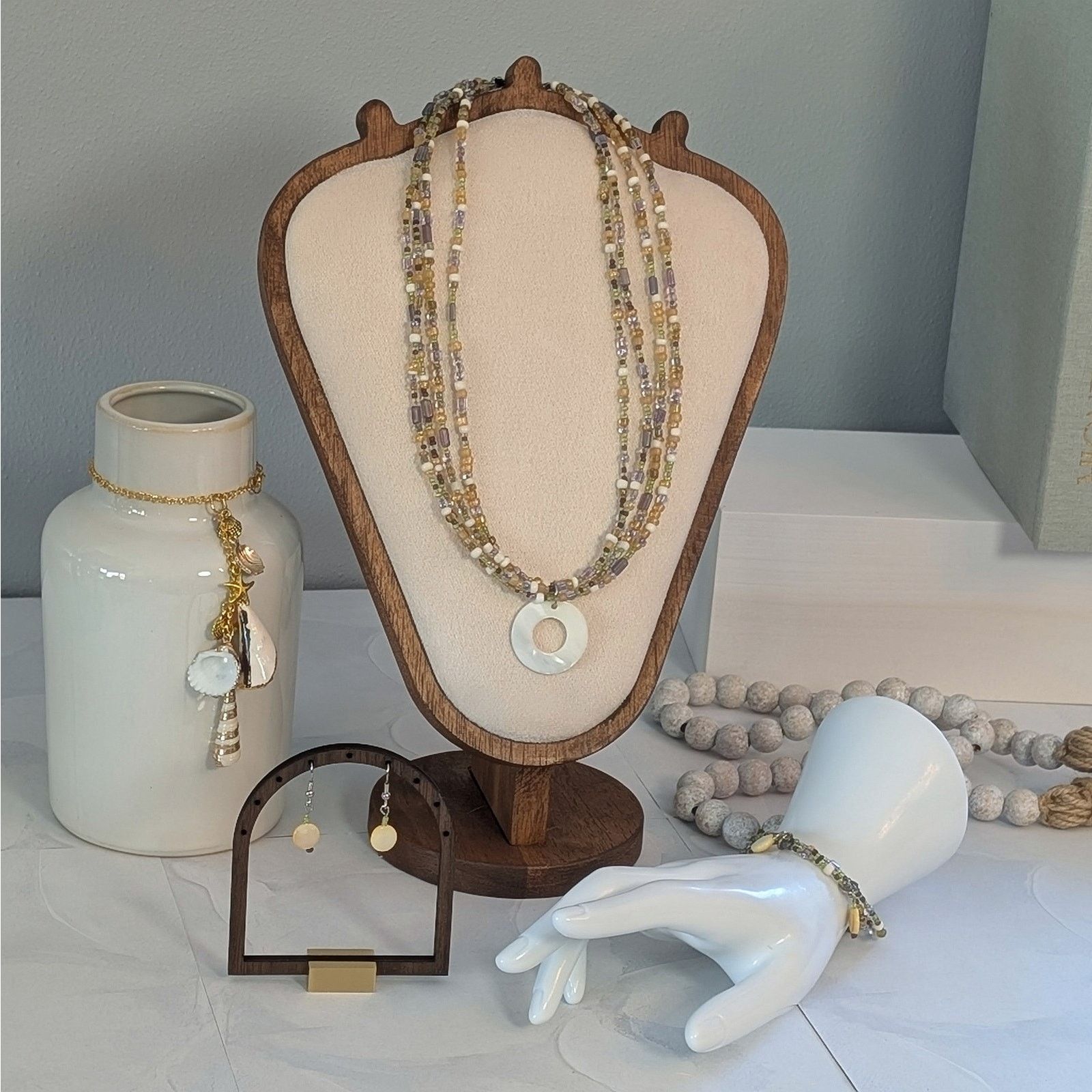Vintage VTG 1980s 20" Layered Beaded MOP Disc Pendant Necklace Set Size ONE SIZE - 1 Thumbnail