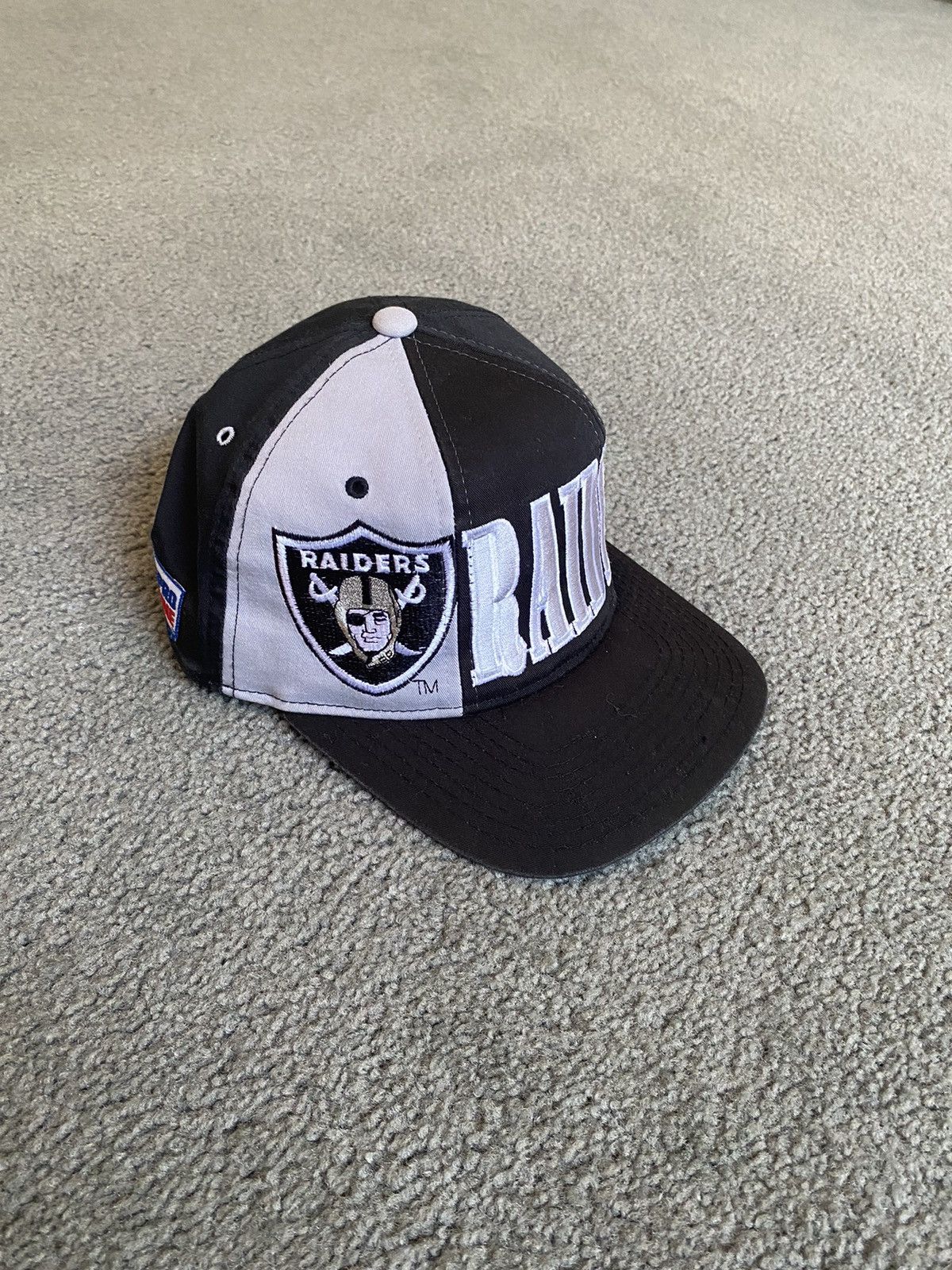 image of Nfl x Starter Vintage Oakland Raiders Big Spellout Snapback Hat in Black/Silver, Men's
