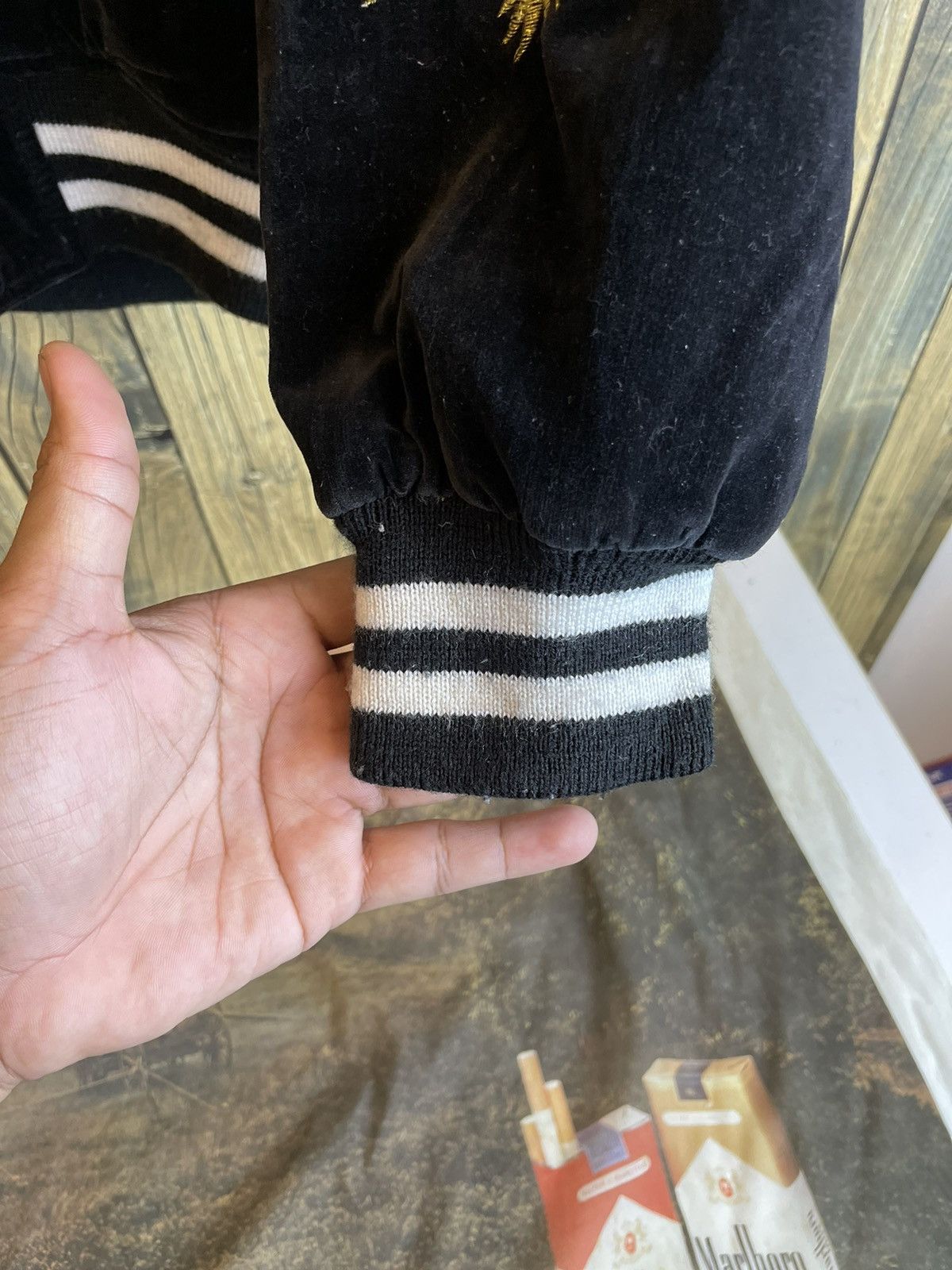 Vintage VARSITY SUKAJAN SUEDE BLACK DRAGON Size US M / EU 48-50 / 2 - 3 Thumbnail