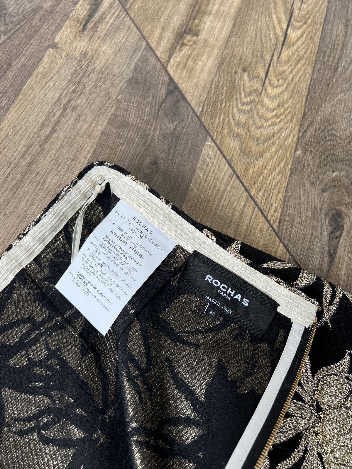 Designer × Rochas × Vintage Vintage Rochas Floral Embroidered Pencil Skirt – Black &Gold Size 28" / US 6 / IT 42 - 10 Thumbnail