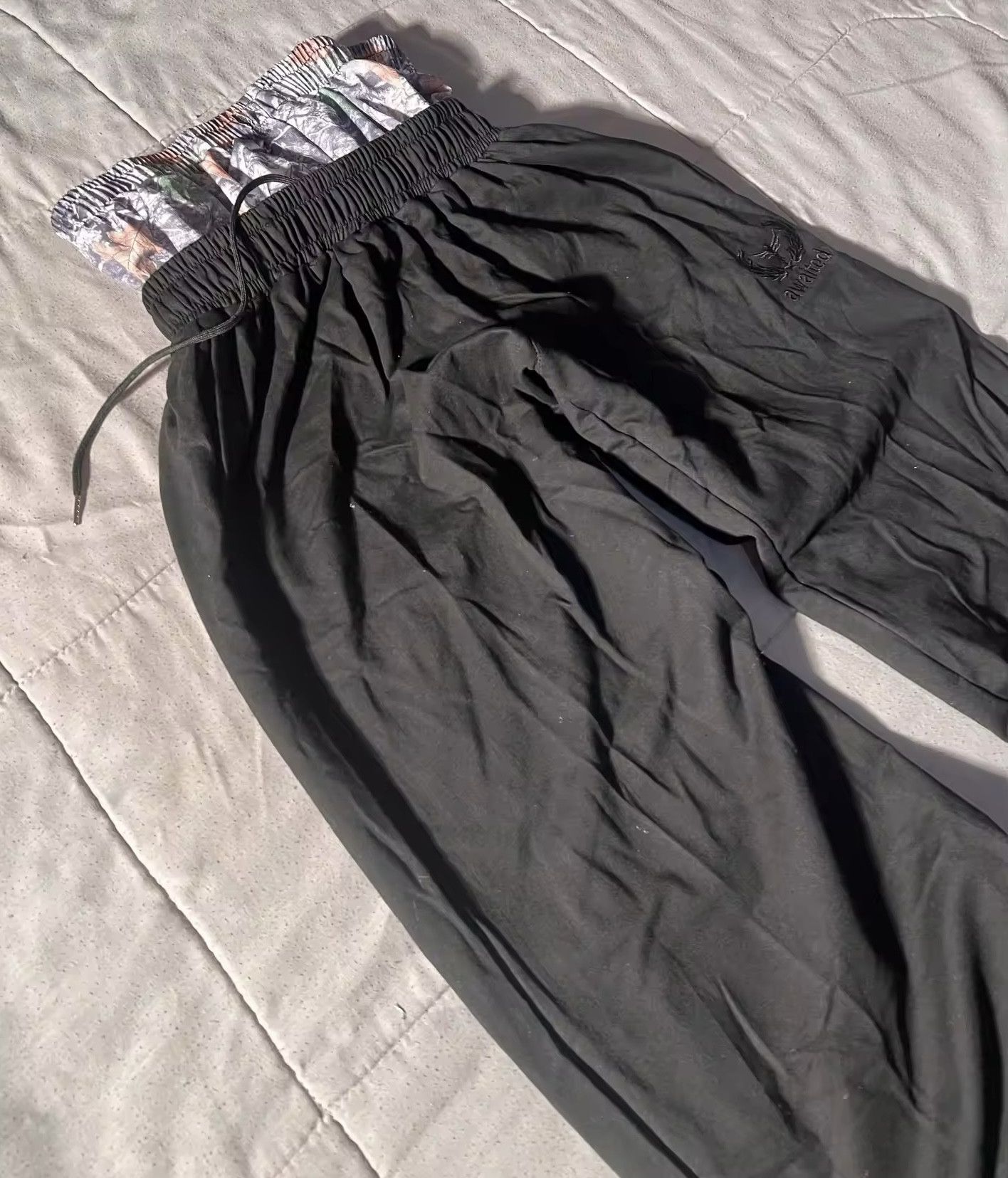 Japanese Brand Hip Hop Elastic Waist Stripes Embroidery Baggy Sweatpants Size US 33 - 9 Thumbnail