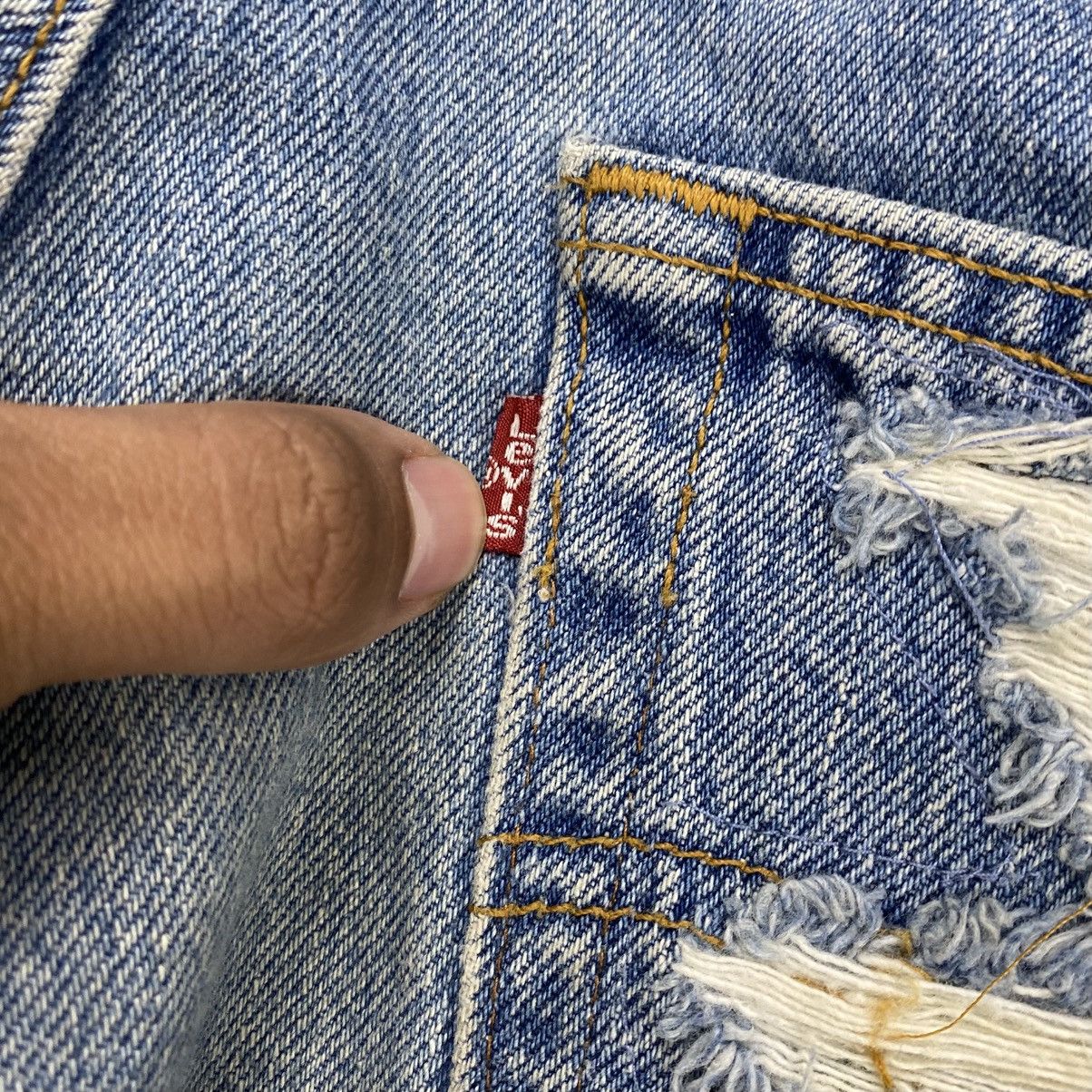 Levi's Vintage Clothing 1990s Vintage Levis 501 USA Sample Distressed Faded Jeans Size US 33 - 15 Thumbnail