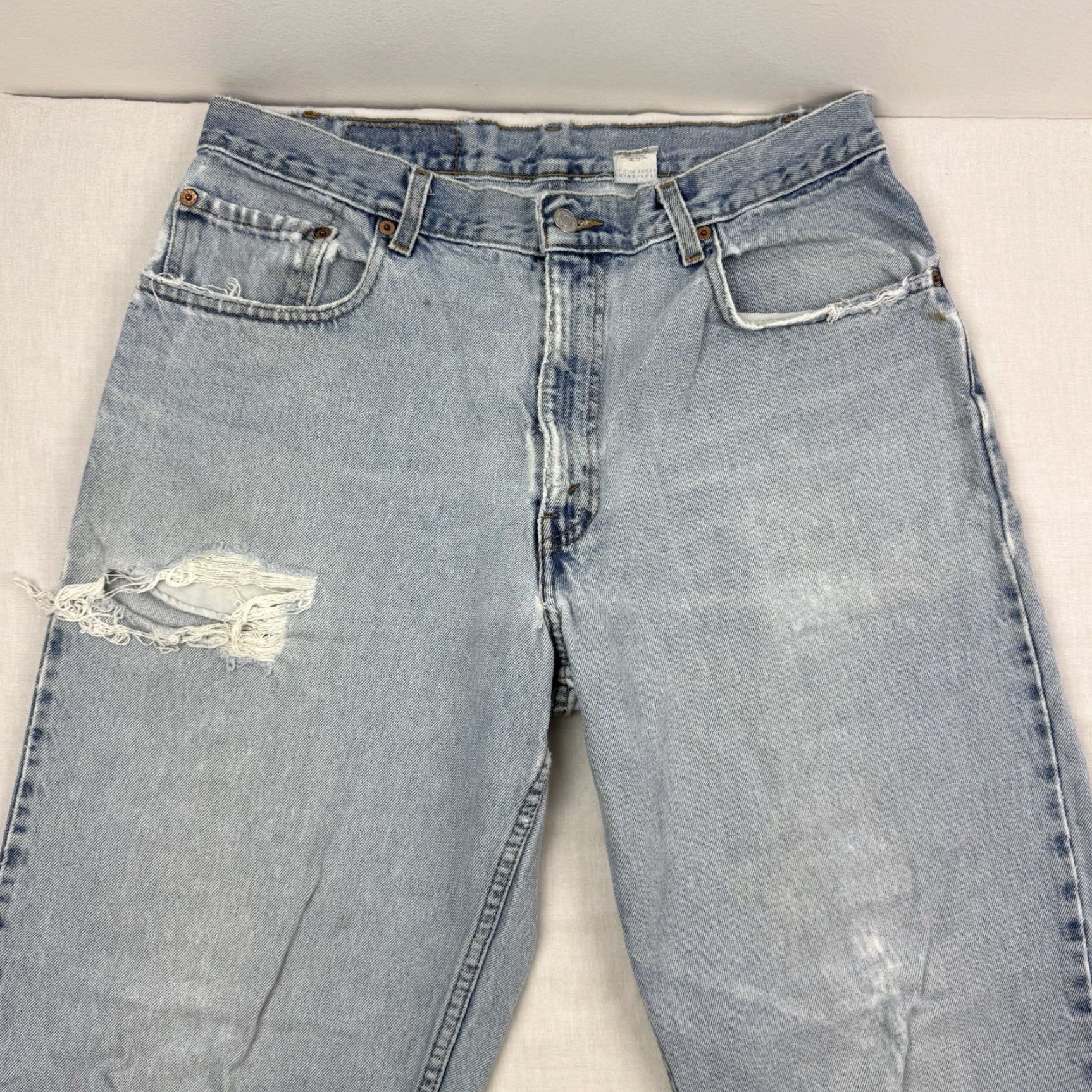 Levi's VINTAGE Levi's 560 Jeans Men 34x32 Loose Fit Tapered Leg 90s Thrashed Worn Blue Mens Size US 34 / EU 50 - 2 Thumbnail