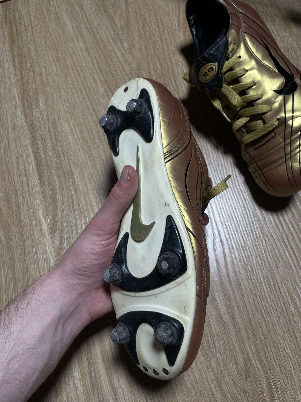 Nike Vintage nike mercurial R9 vapor gold boots 00s Size US 9 / EU 42 - 4 Thumbnail