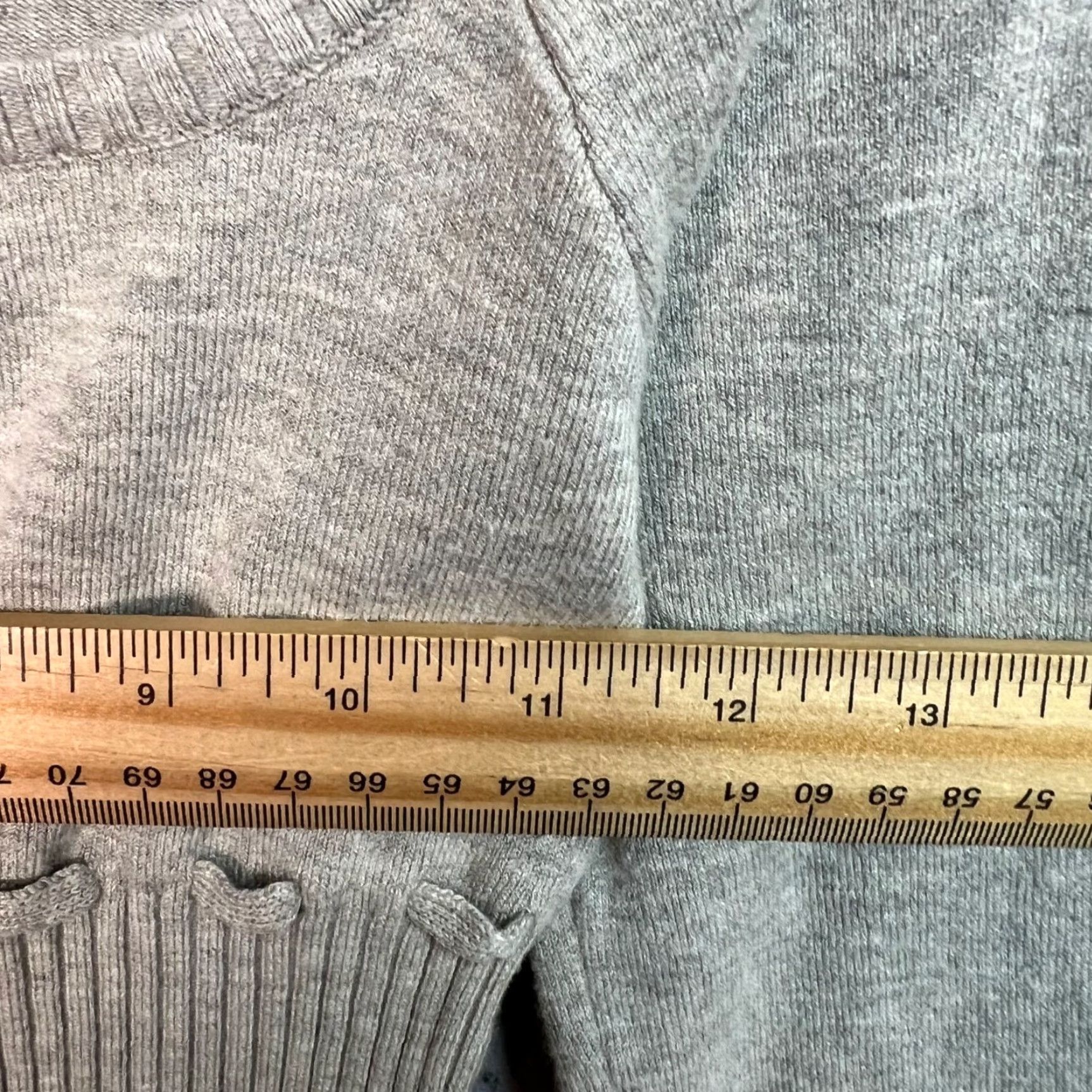 Vintage VINTAGE Kimchi Blue Gray Scoop Neck Long Sleeve Cropped Sweater Womens Small Pullover Knit Cotton/Viscose Womens Small Grey 90s/80s? Size S / US 4 / IT 40 - 5 Thumbnail