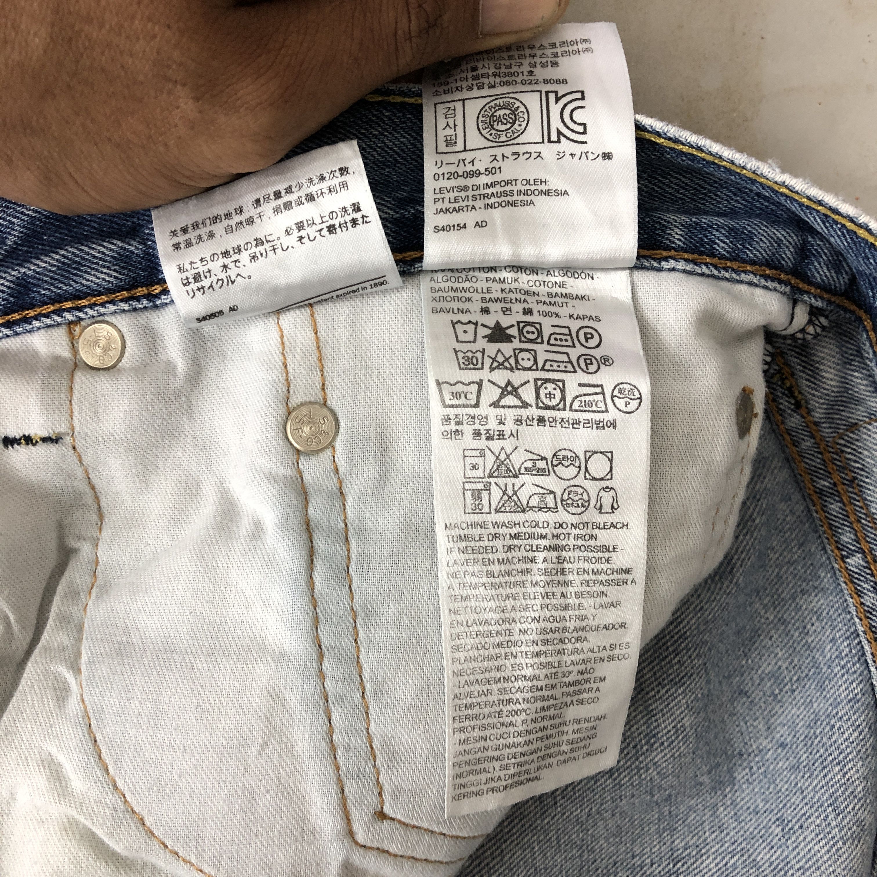 Levi's Vintage Levis 505 Distressed Light Wash Jeans Levi's Denim Size US 36 / EU 52 - 14 Thumbnail