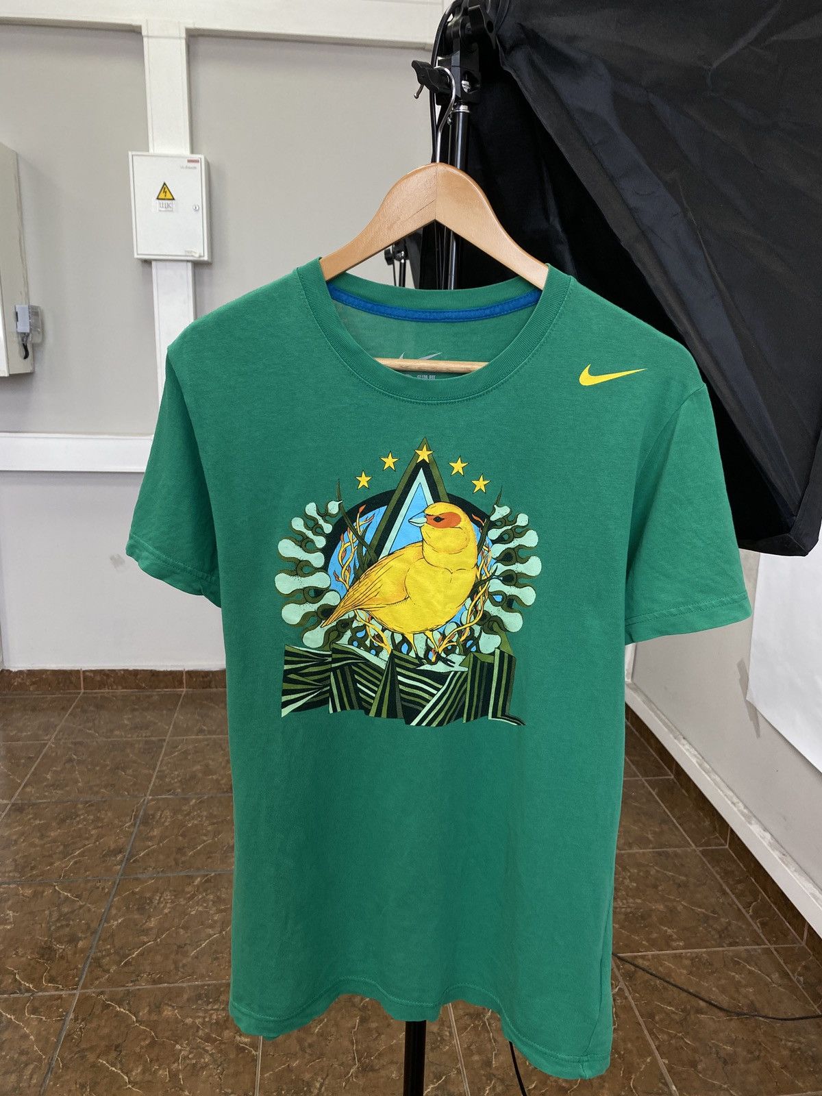 Nike 🇧🇷 Nike Brazil Bird Soccer T-Shirt Rare Retro Hype Y2K Size US L / EU 52-54 / 3 - 1 Thumbnail