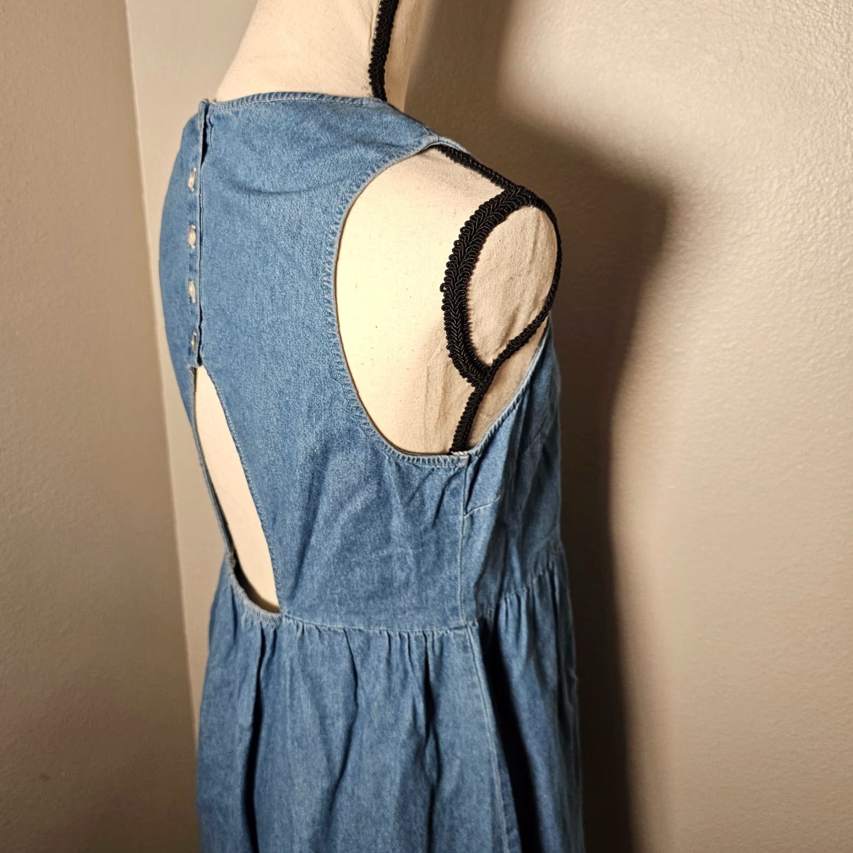 Forever 21 FOREVER 21 Women’s Dress Blue Denim Sleeveless Pockets Button Short Mini Bodycon Dress Size S / US 4 / IT 40 - 6 Thumbnail