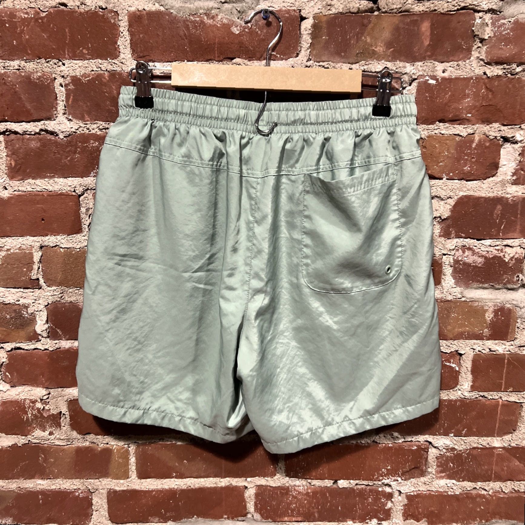 Nike Nike Sportswear Essentials Woven Flow Shorts Mens M Green Nike Sportswear Woven Flow Nylon Shorts AR2382 Size US 31 - 3 Thumbnail