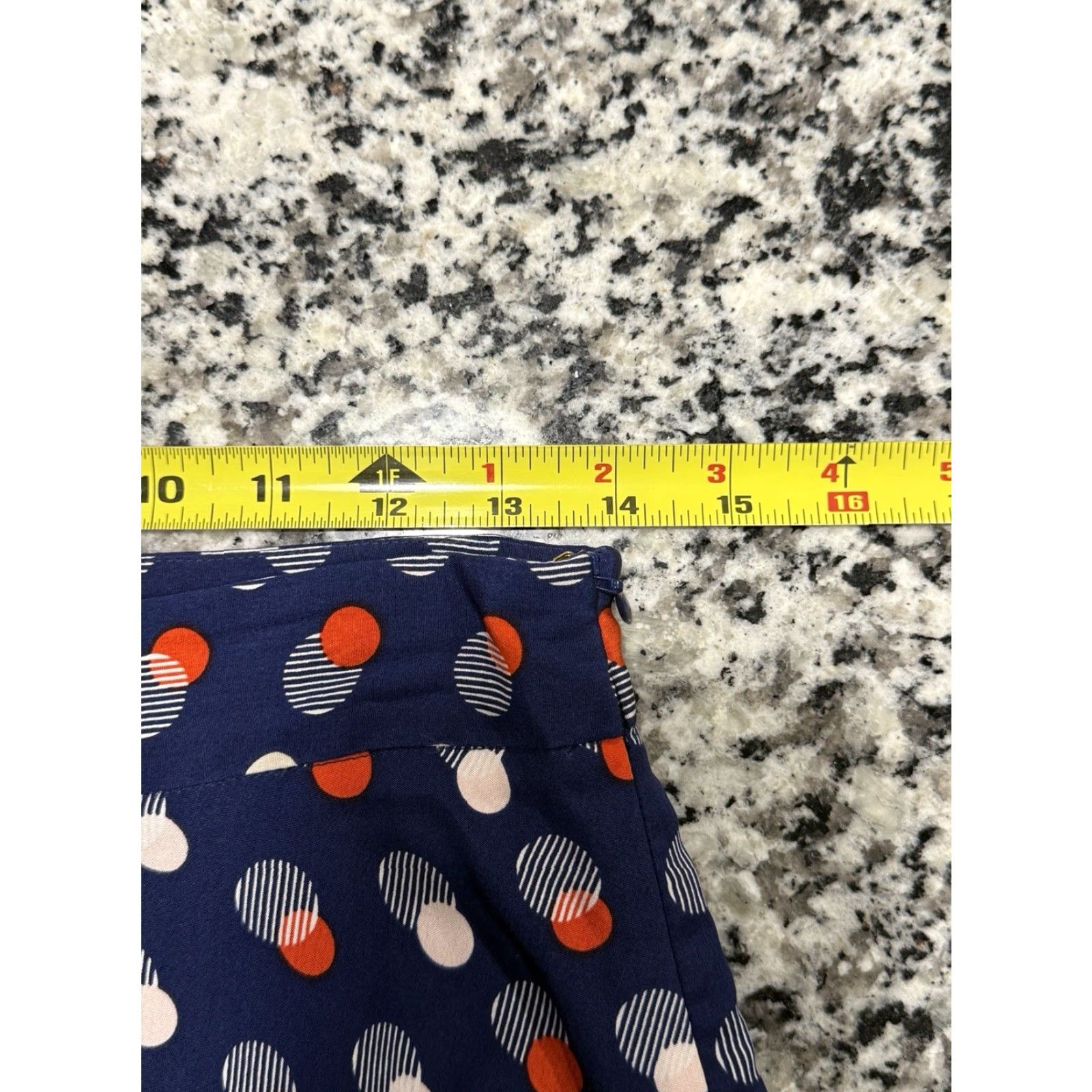 Vintage VINTAGE Kate Spade Women’s Skirt Mini Short Winter Seaside 100% Silk Polka Dot Sz 4 Size 27" / US 4 / IT 40 - 7 Thumbnail