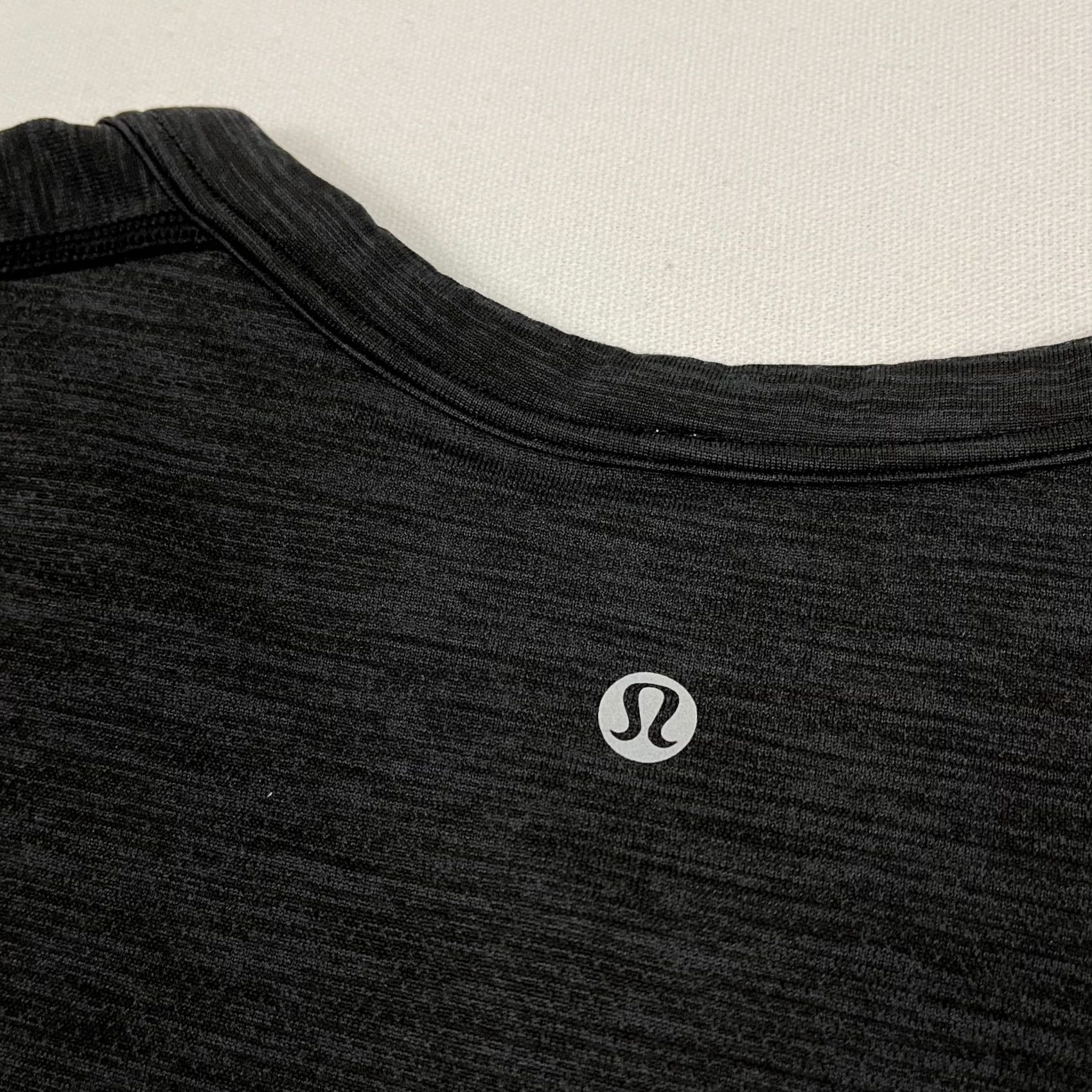 Lululemon Lululemon Metal Vent Tech Shirt Men 2XL Gray Active Long Sleeve Henley Smart Athletic Performance Vent Tech Shirt Mens 2Xl Gray Size US XXL / EU 58 / 5 - 2 Thumbnail