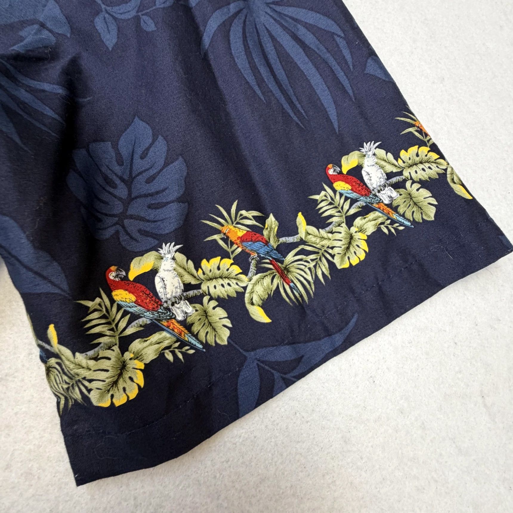 Vintage Winnie Fashion Shirt Mens 2XL Blue Parrot Hawaiian Short Sleeve Button-Up Graphic Print Size US XXL / EU 58 / 5 - 2 Thumbnail