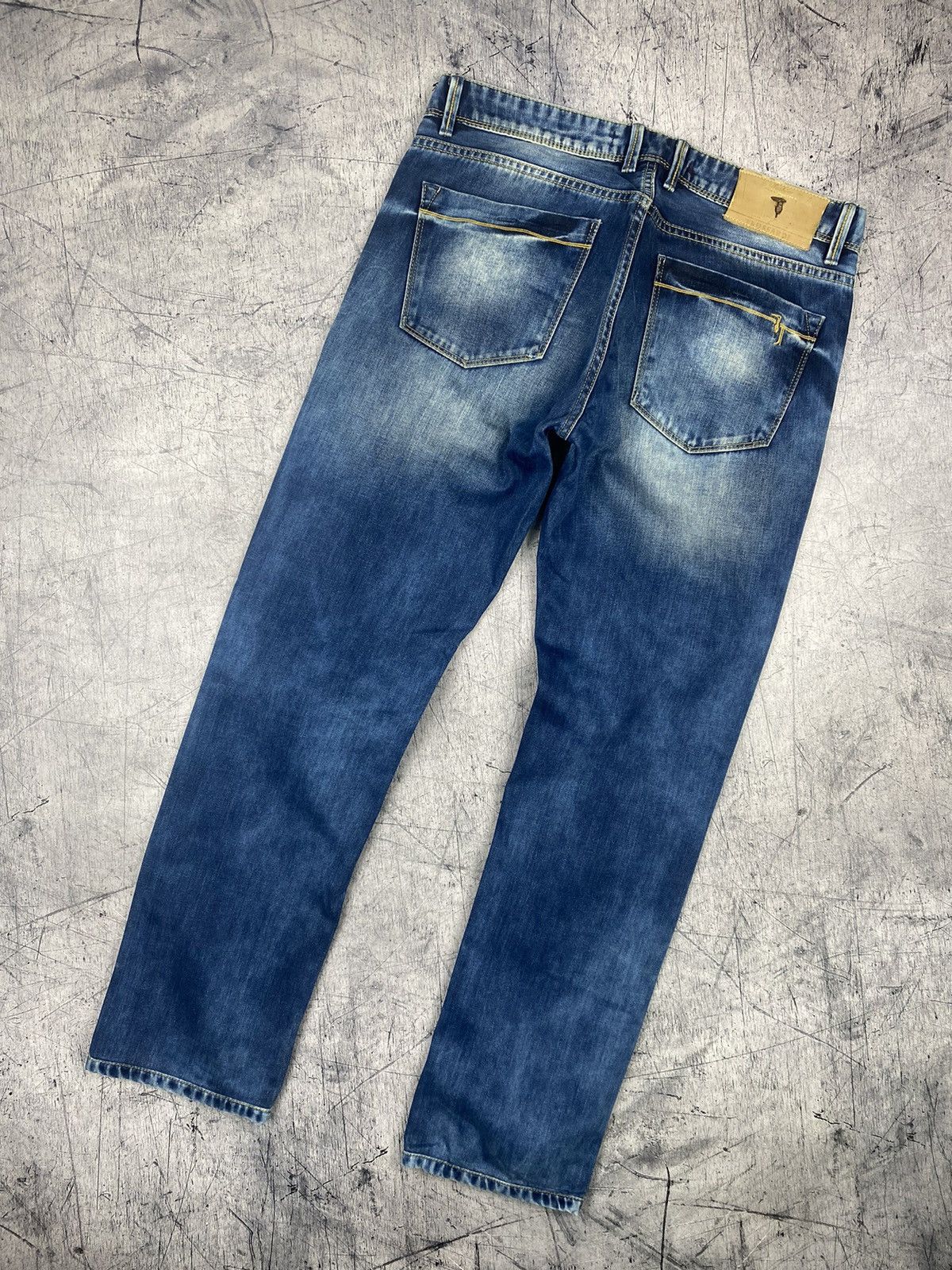 Trussardi Vintage Luxury Trussardi Denim Jeans Size 32 x 34 Size US 32 / EU 48 - 2 Thumbnail