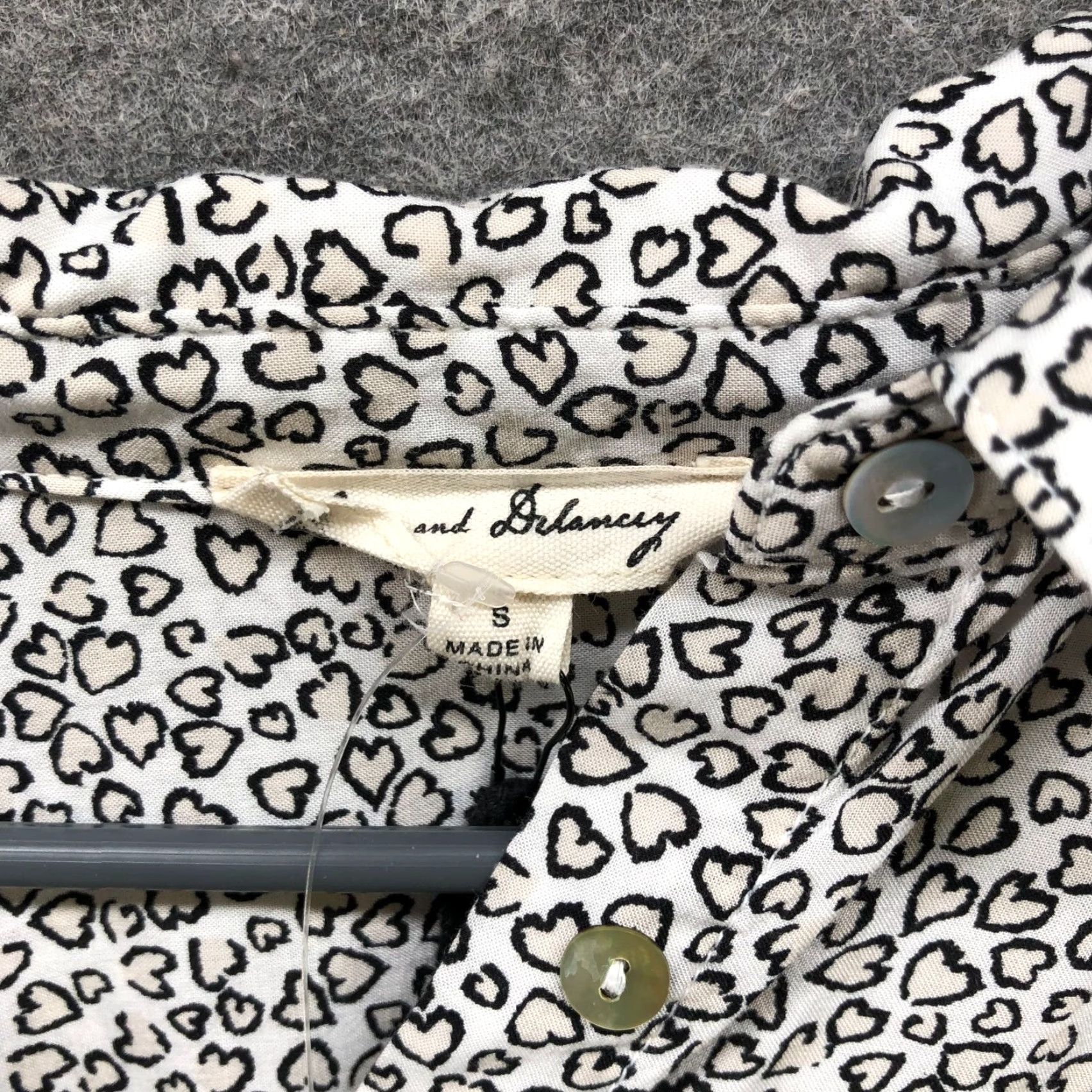 Pinko Jane & Delancey Heart Print Button-Up Shirt Womens S Roll Tab Sleeve Lightweight Pink White Size S / US 4 / IT 40 - 6 Thumbnail