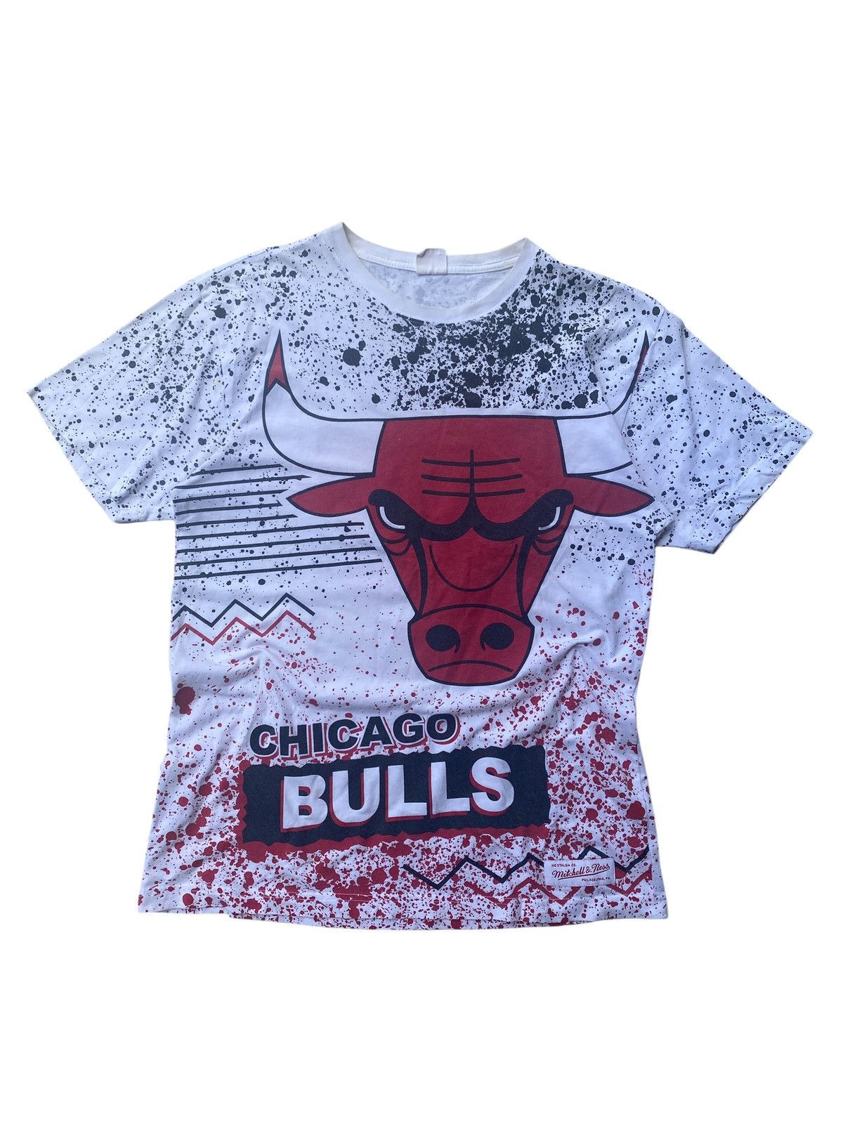 Vintage Mitchell & Ness Chicago Bulls Big Logo All Over Print Tee Size US M / EU 48-50 / 2 - 1 Thumbnail