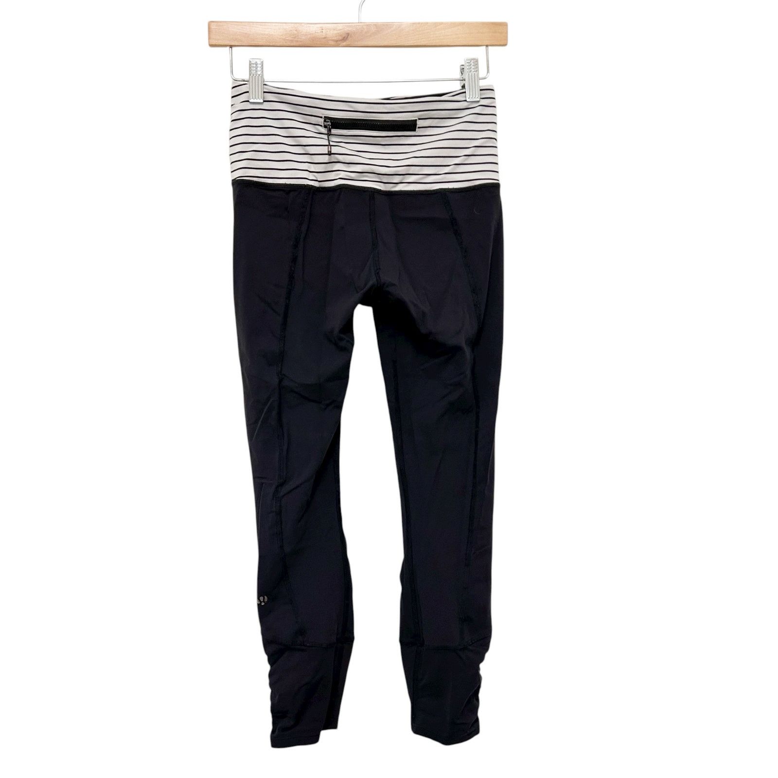 Lululemon Lululemon Black White Striped Leggings Sz 4 Size 27" / US 4 / IT 40 - 8 Thumbnail