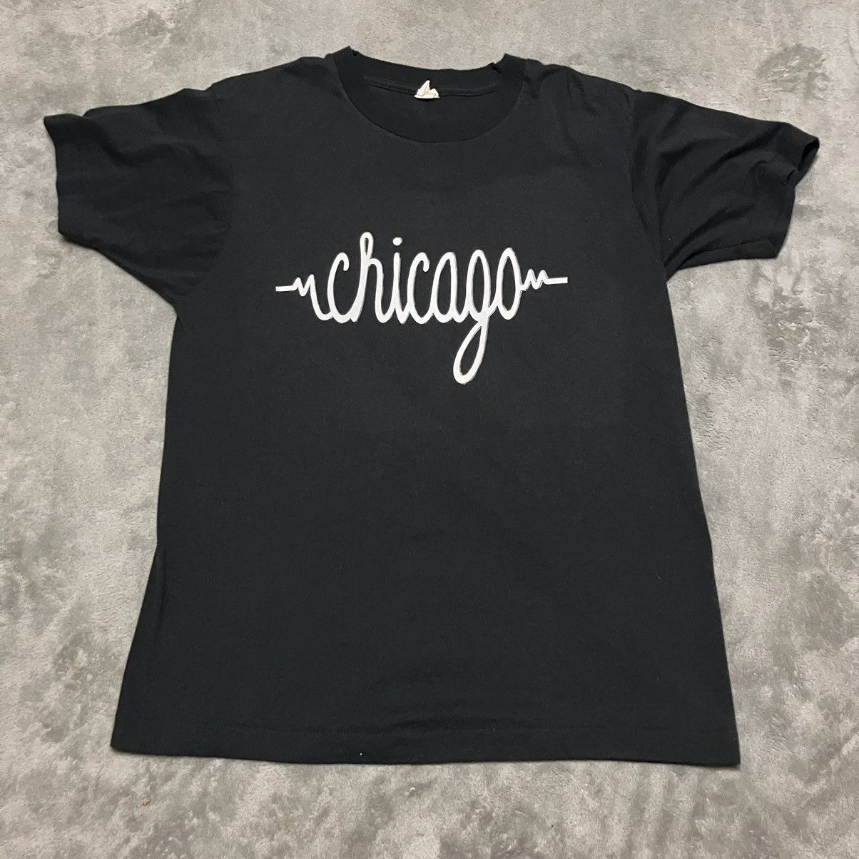 Vintage Chicago Spell out Cursive Black White Vintage Size Large Size US L / EU 52-54 / 3 - 1 Thumbnail