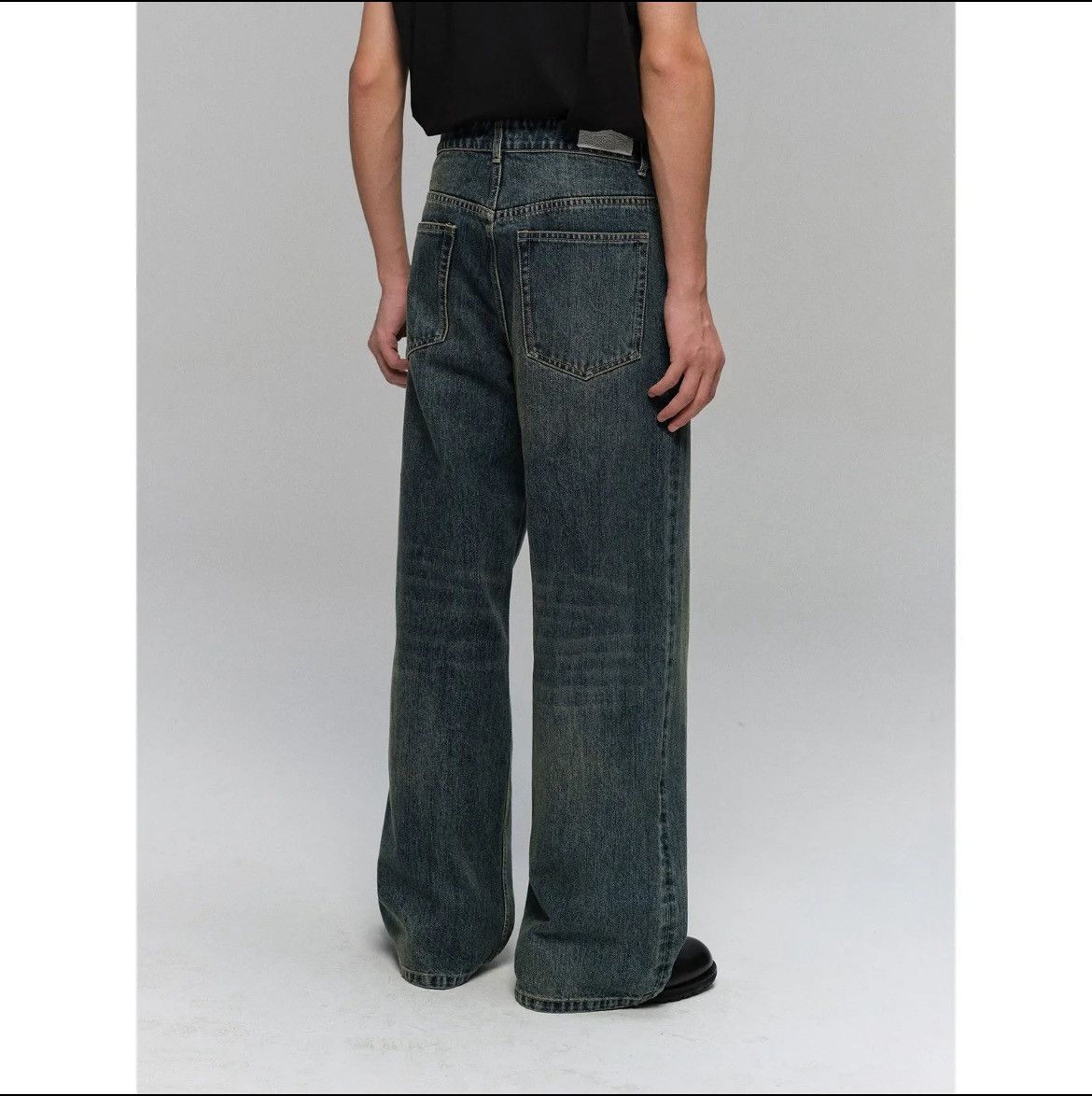 Designer Relaxed straight leg medium wash denim Size US 32 / EU 48 - 2 Thumbnail