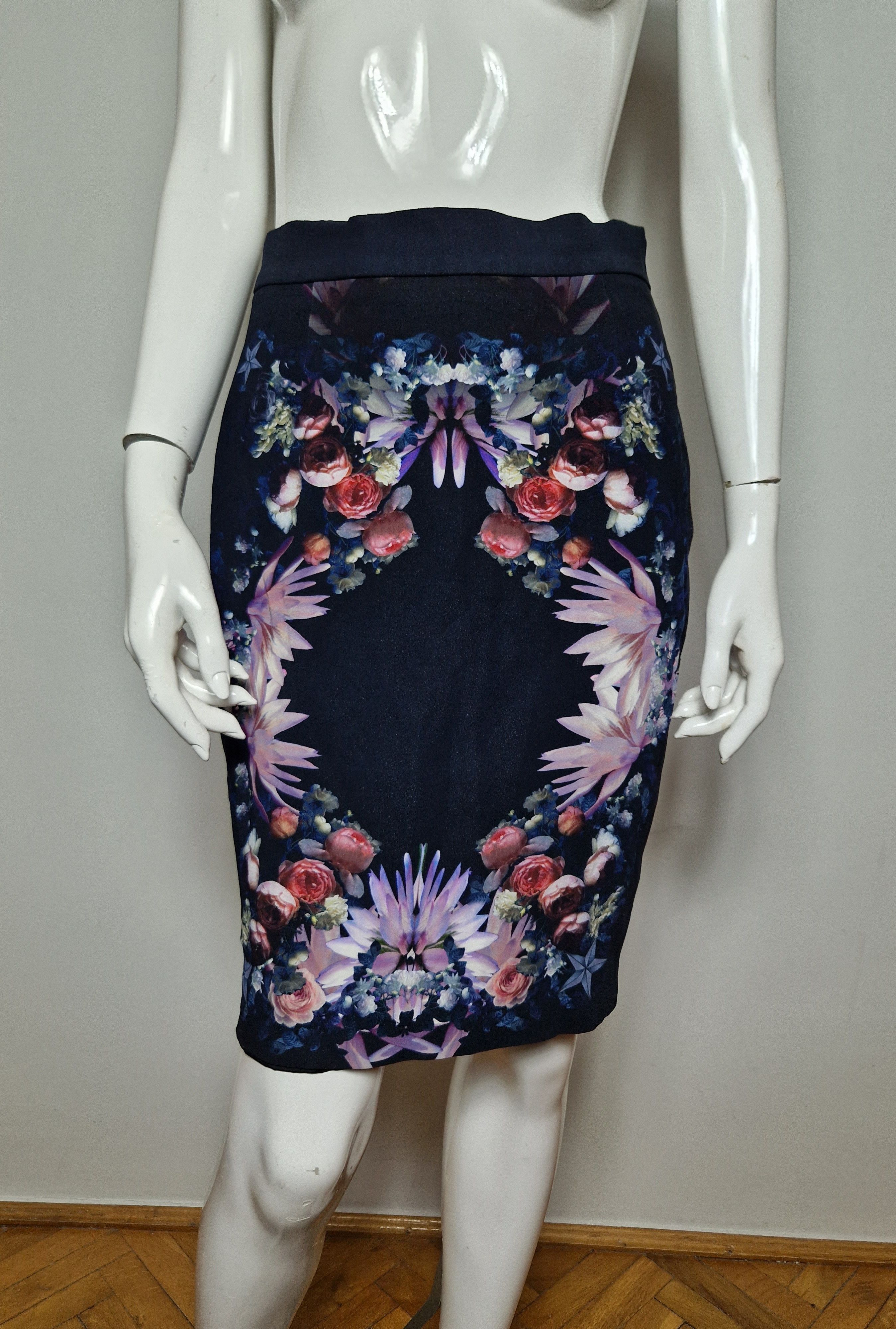 Givenchy Givenchy skirt Size 27" / US 4 / IT 40 - 1 Thumbnail