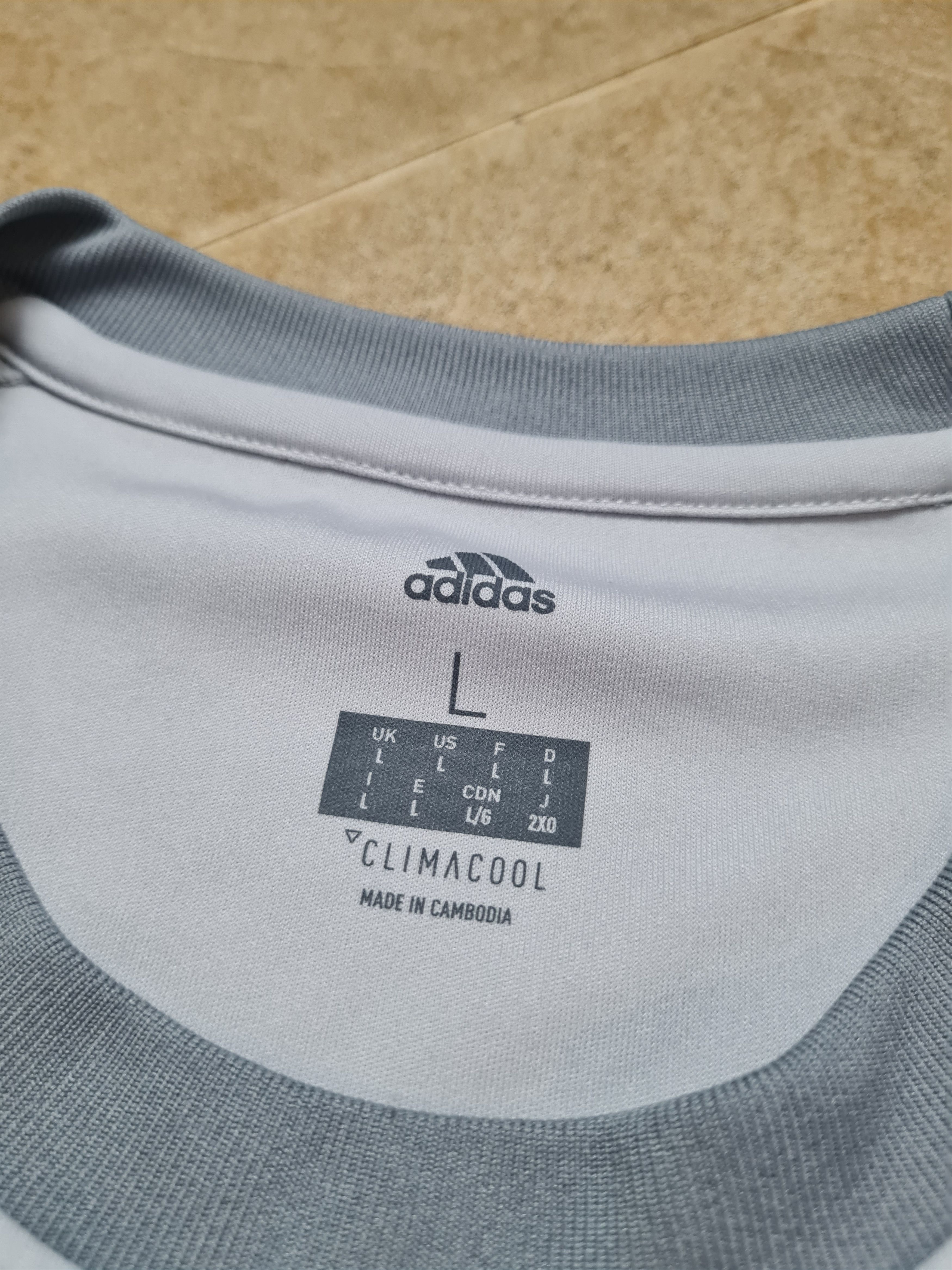 Adidas MANCHESTER UNITED 2017/2018 THIRD FOOTBALL ADIDAS AZ7565 Size US L / EU 52-54 / 3 - 17 Thumbnail