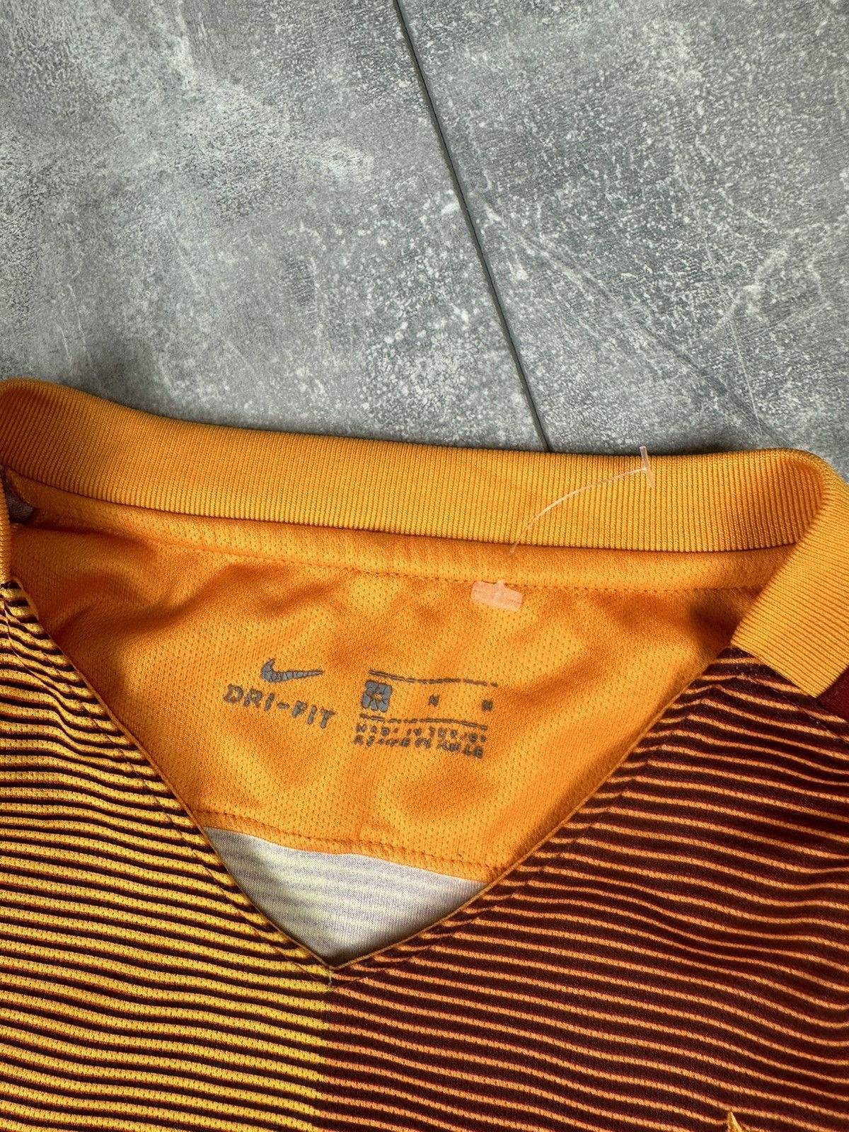 Nike Nike Galatasaray 2016/17 Home Soccer Jersey Size US M / EU 48-50 / 2 - 11 Thumbnail