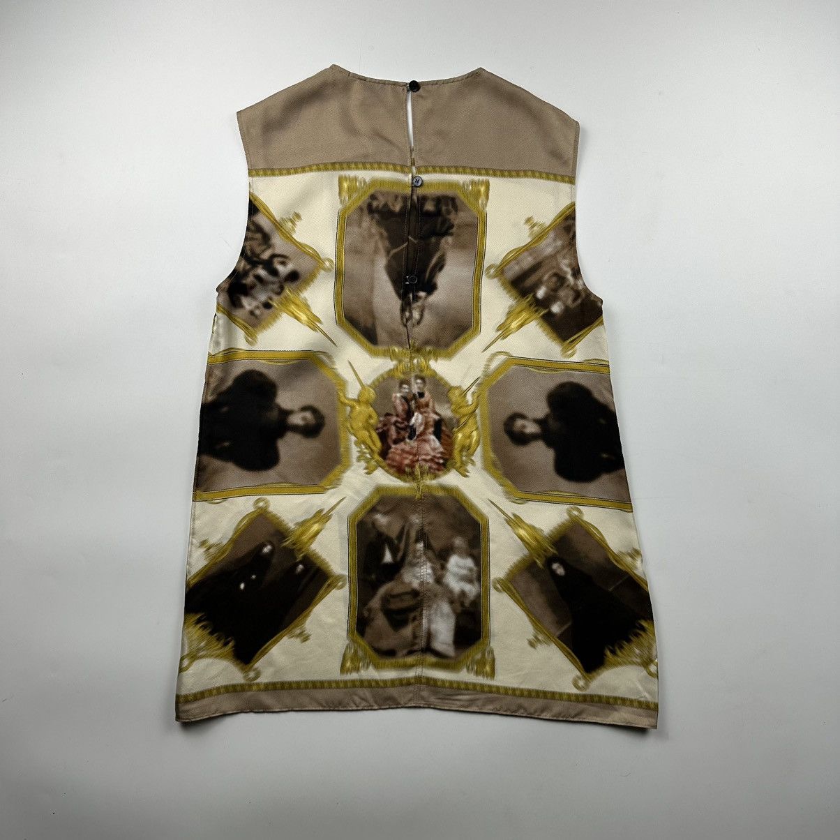 Burberry Burberry montage silk blouse Size M / US 6-8 / IT 42-44 - 2 Thumbnail