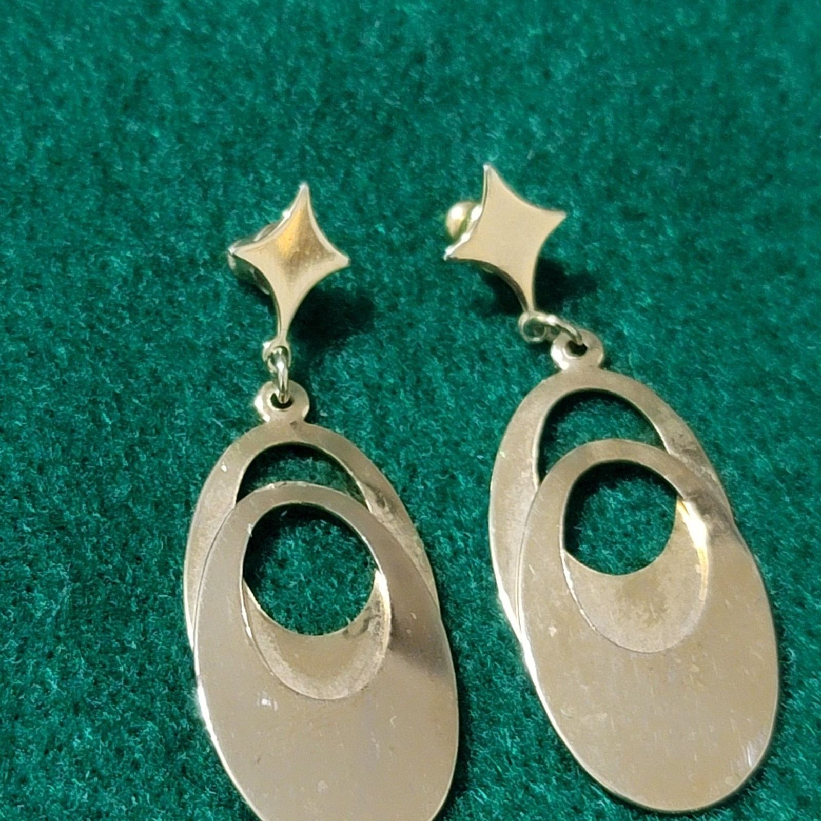 The Unbranded Brand Vtg Gold Tone Overlapping Oval Hoop Earrings Size ONE SIZE - 2 Thumbnail