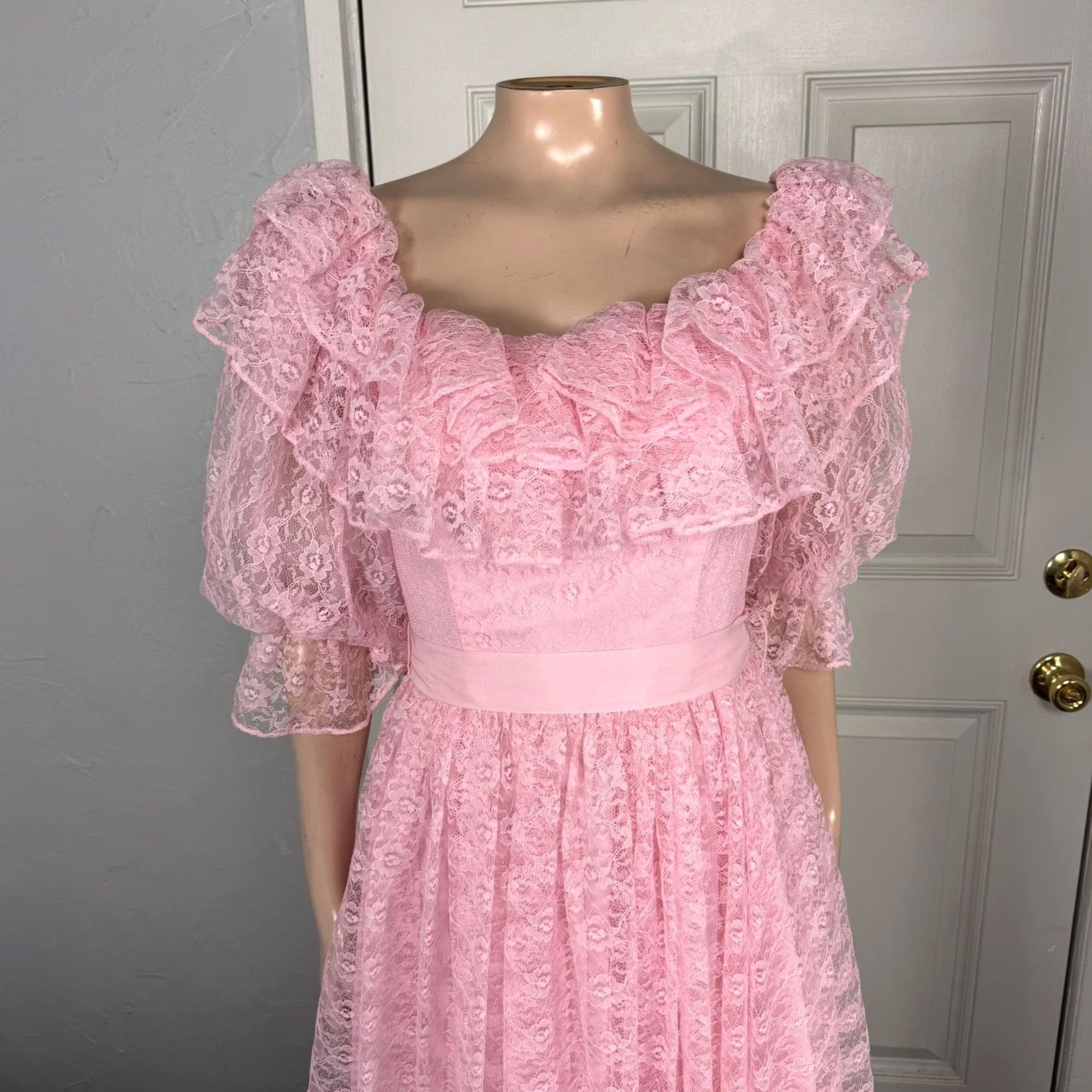 Vintage VINTAGE Roberta Dress Puff Sleeve Lace Floral Pink 2XS Ball Gown Formal Party/Cocktail Ladies Womens 80s Vintage Size XXS / US 00 / IT 34 - 2 Thumbnail